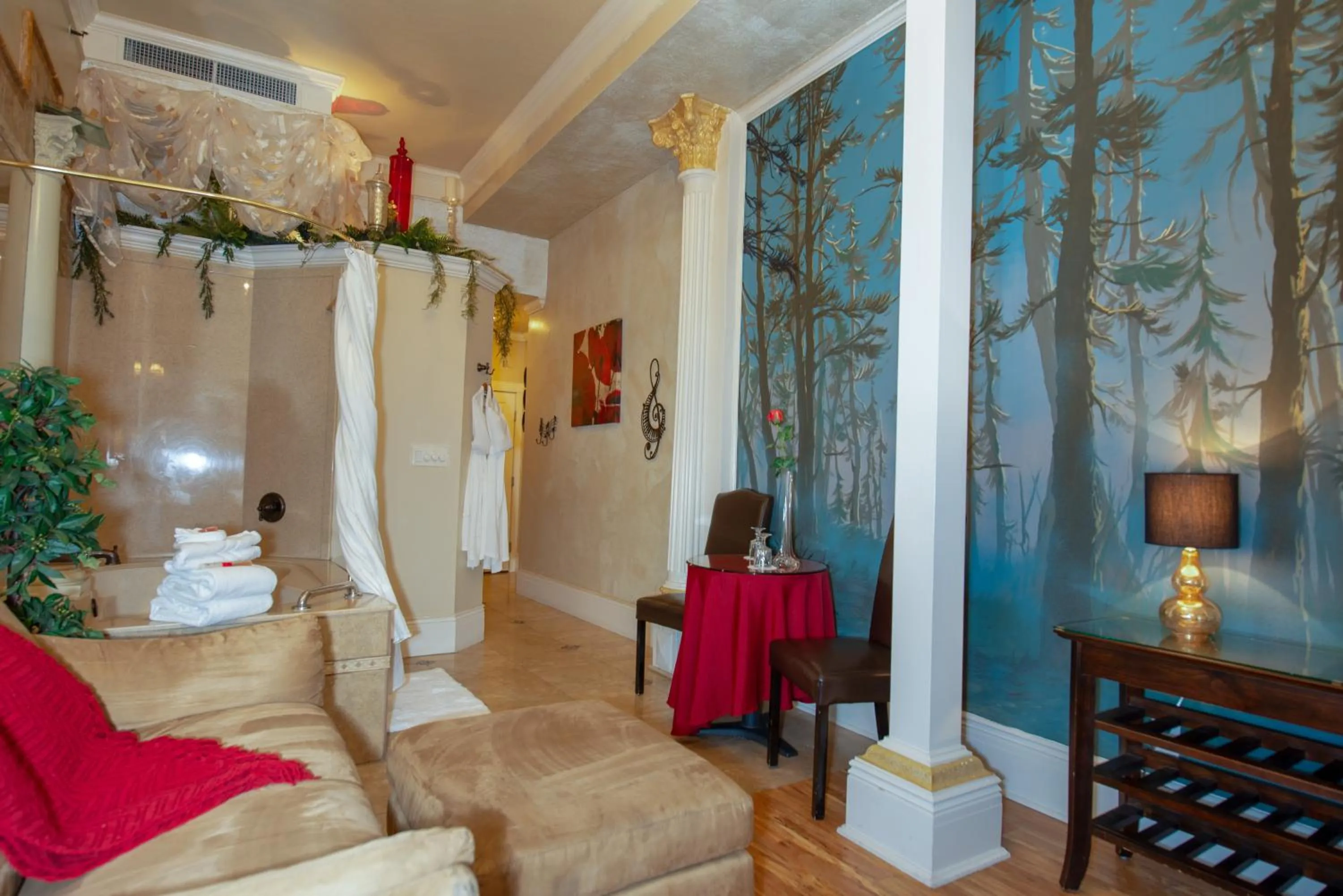 Photo of the whole room in The Anniversary Inn - Fifth South