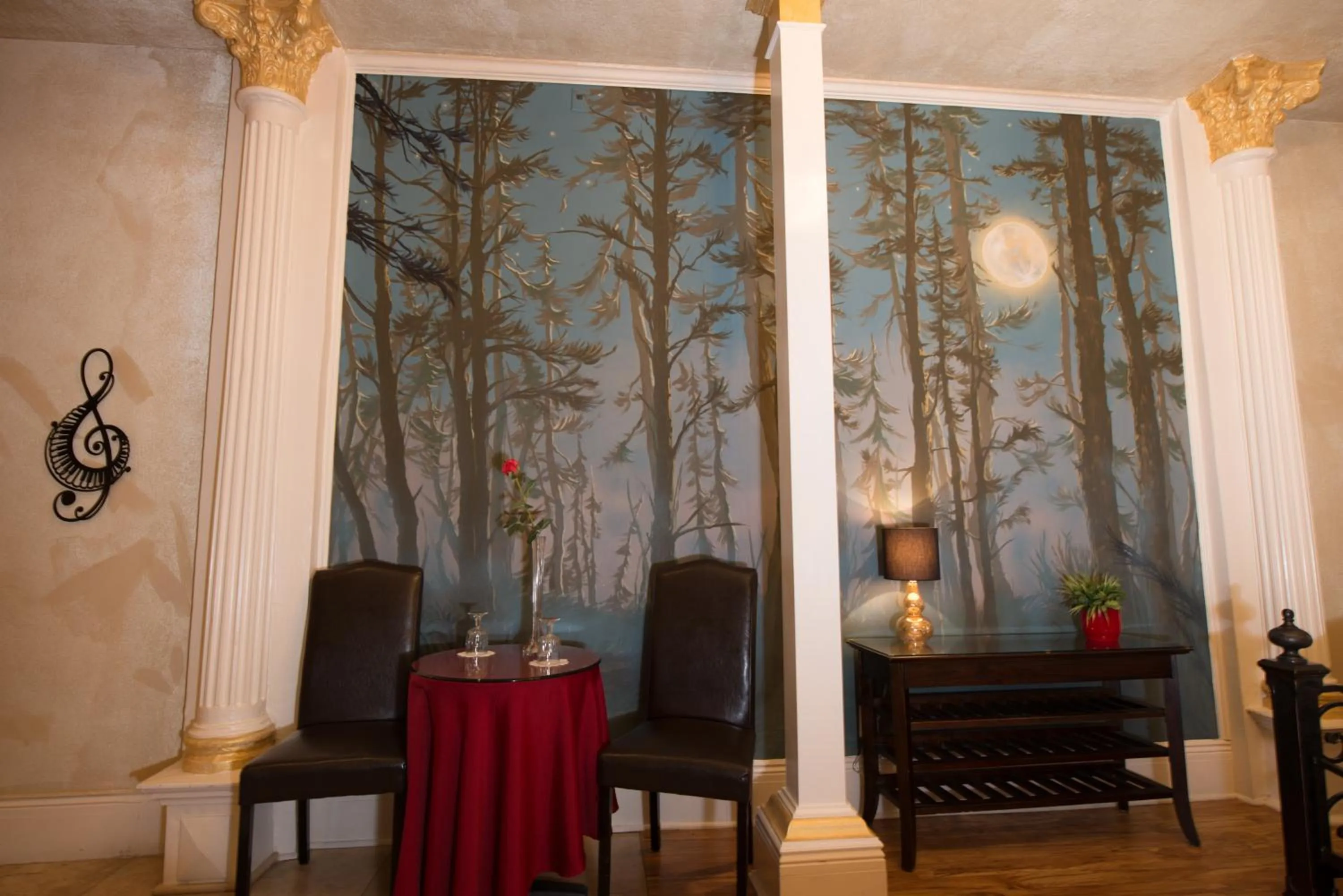 Seating area in The Anniversary Inn - Fifth South