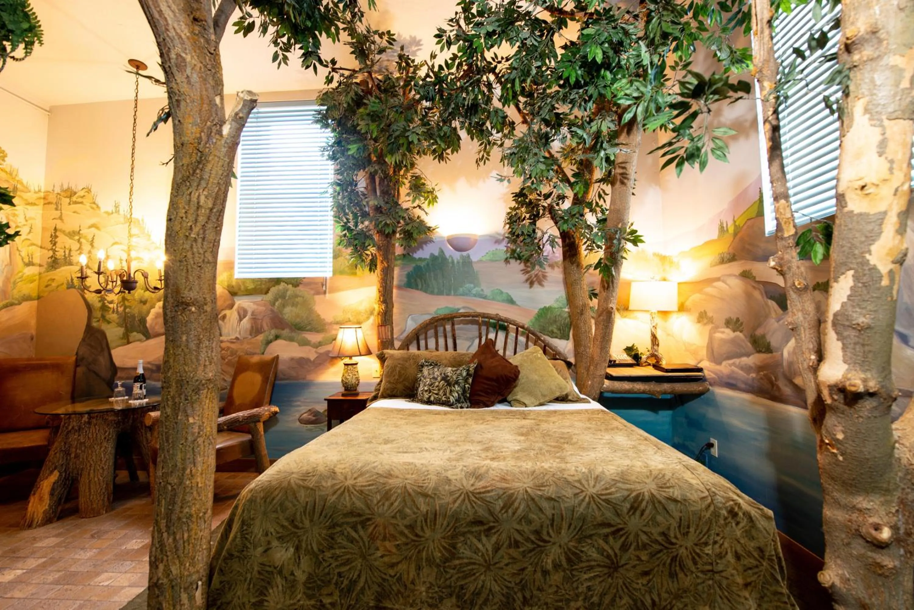 Bedroom, Bed in The Anniversary Inn - Fifth South