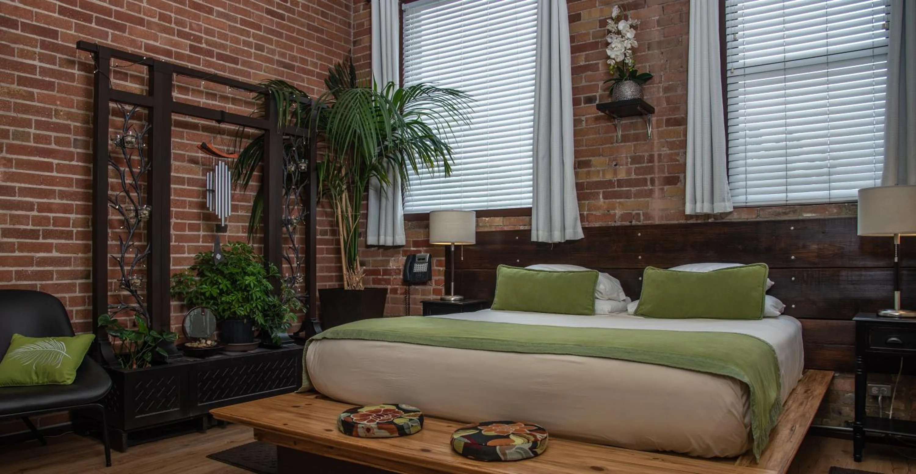 Bed in The Anniversary Inn - Fifth South