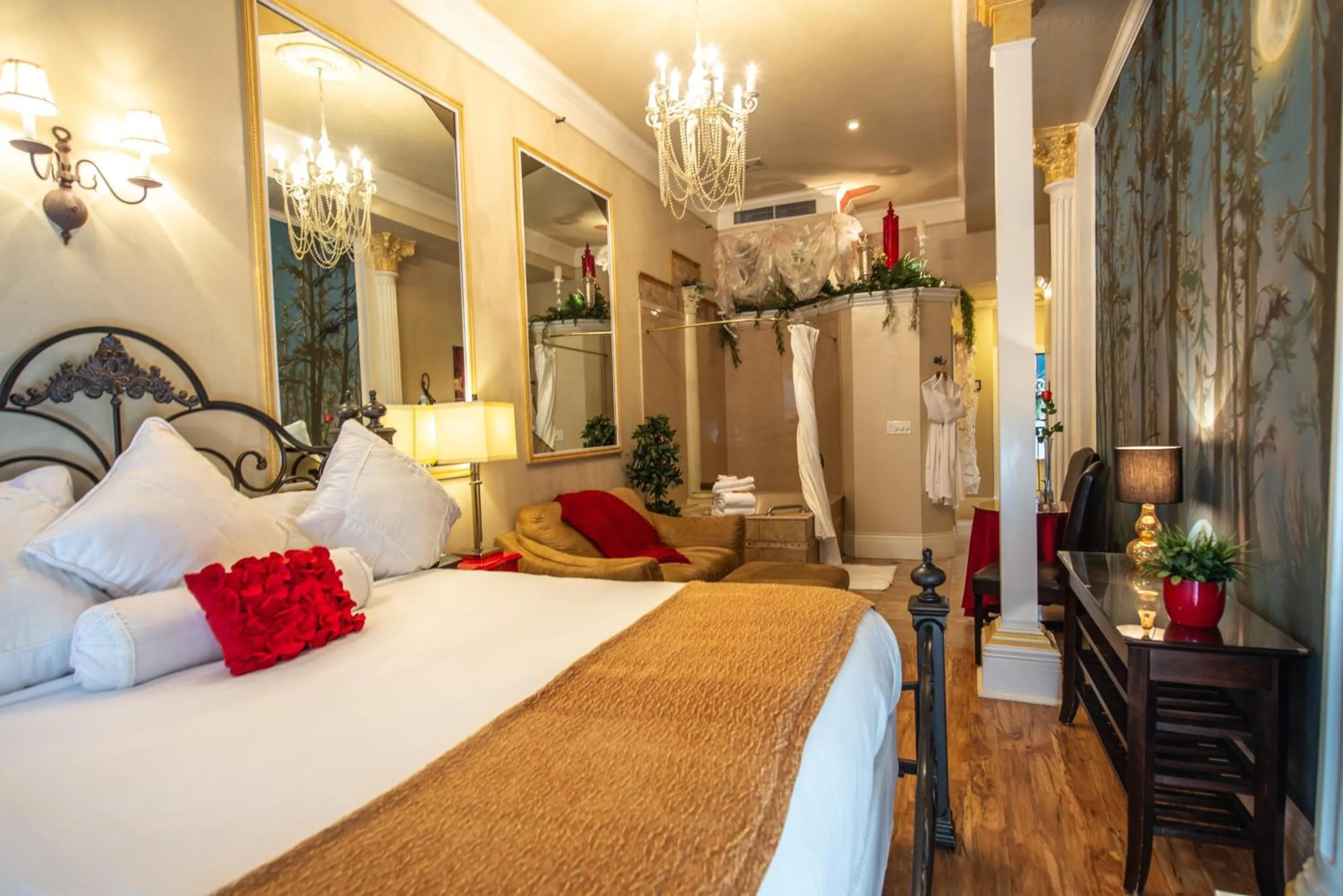 Photo of the whole room, Bed in The Anniversary Inn - Fifth South