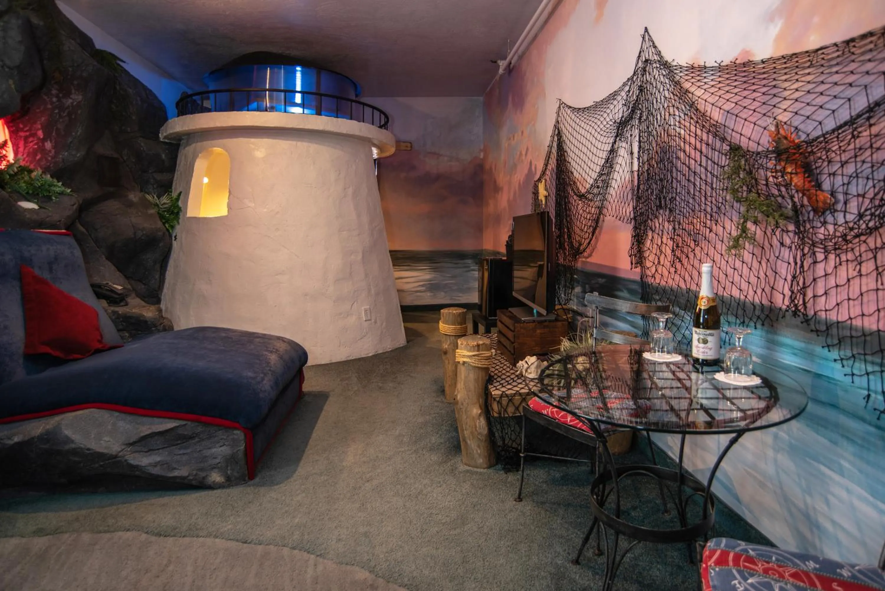 Photo of the whole room in The Anniversary Inn - Fifth South