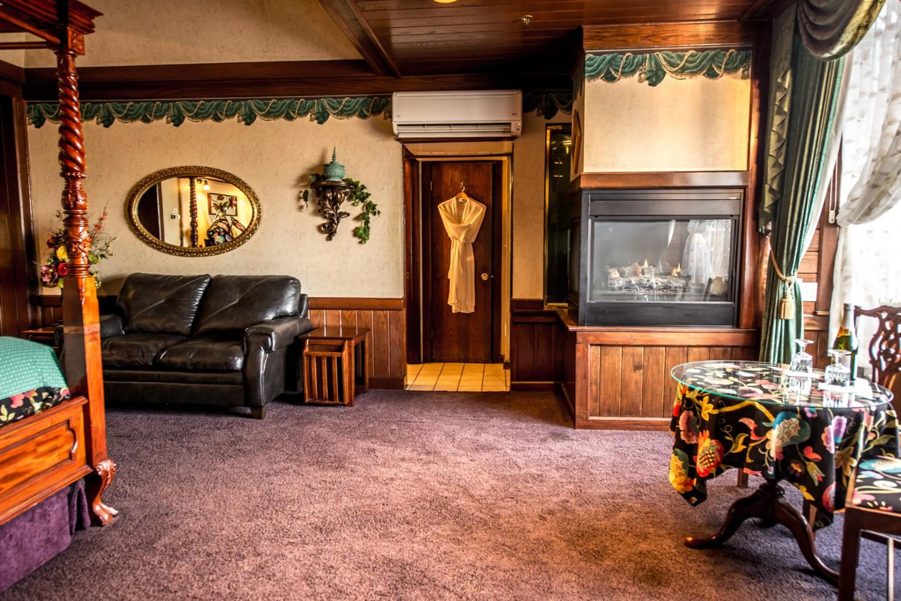 Living room in The Anniversary Inn - Fifth South