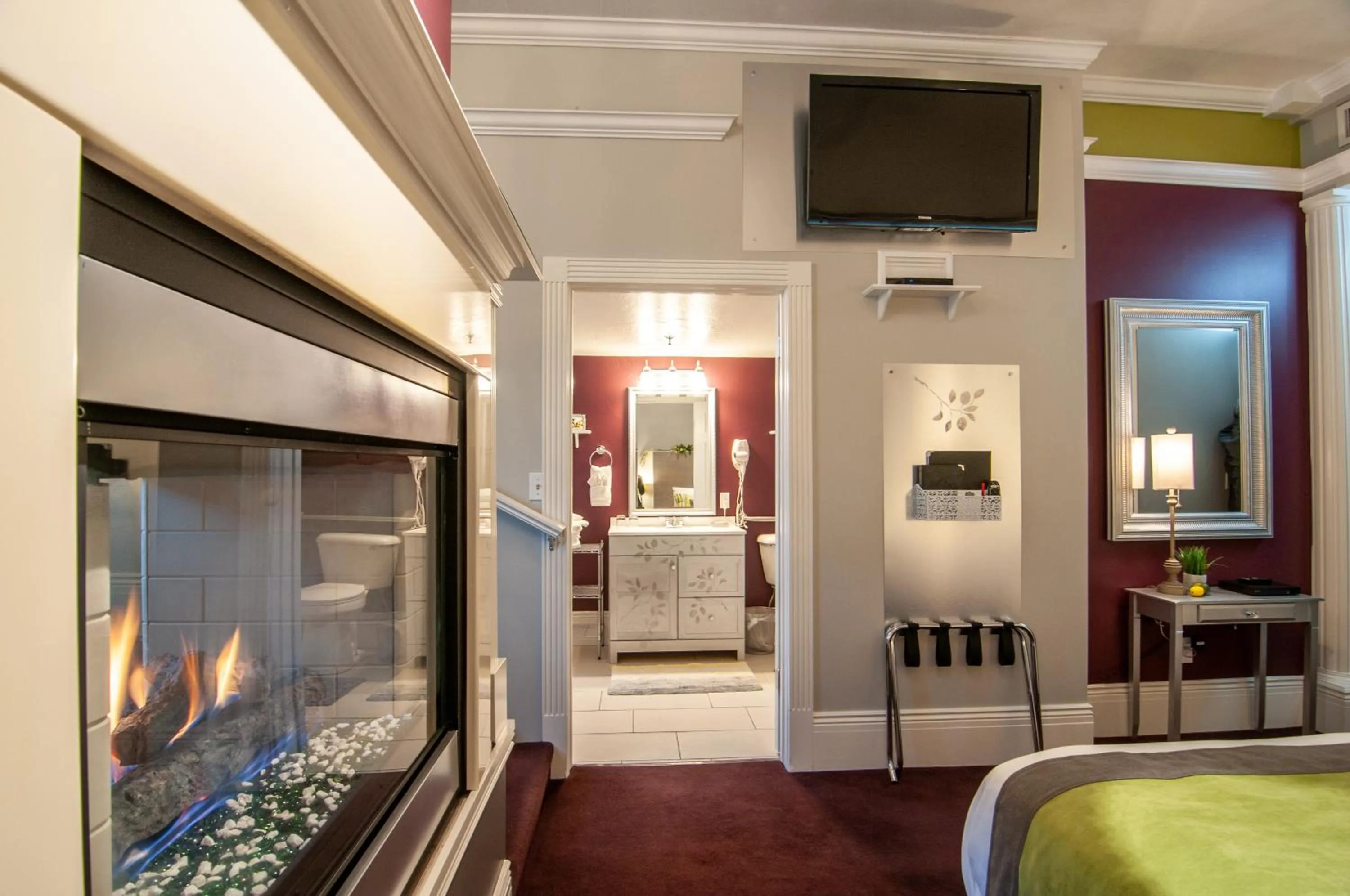 Bedroom, Bed in The Anniversary Inn - Fifth South