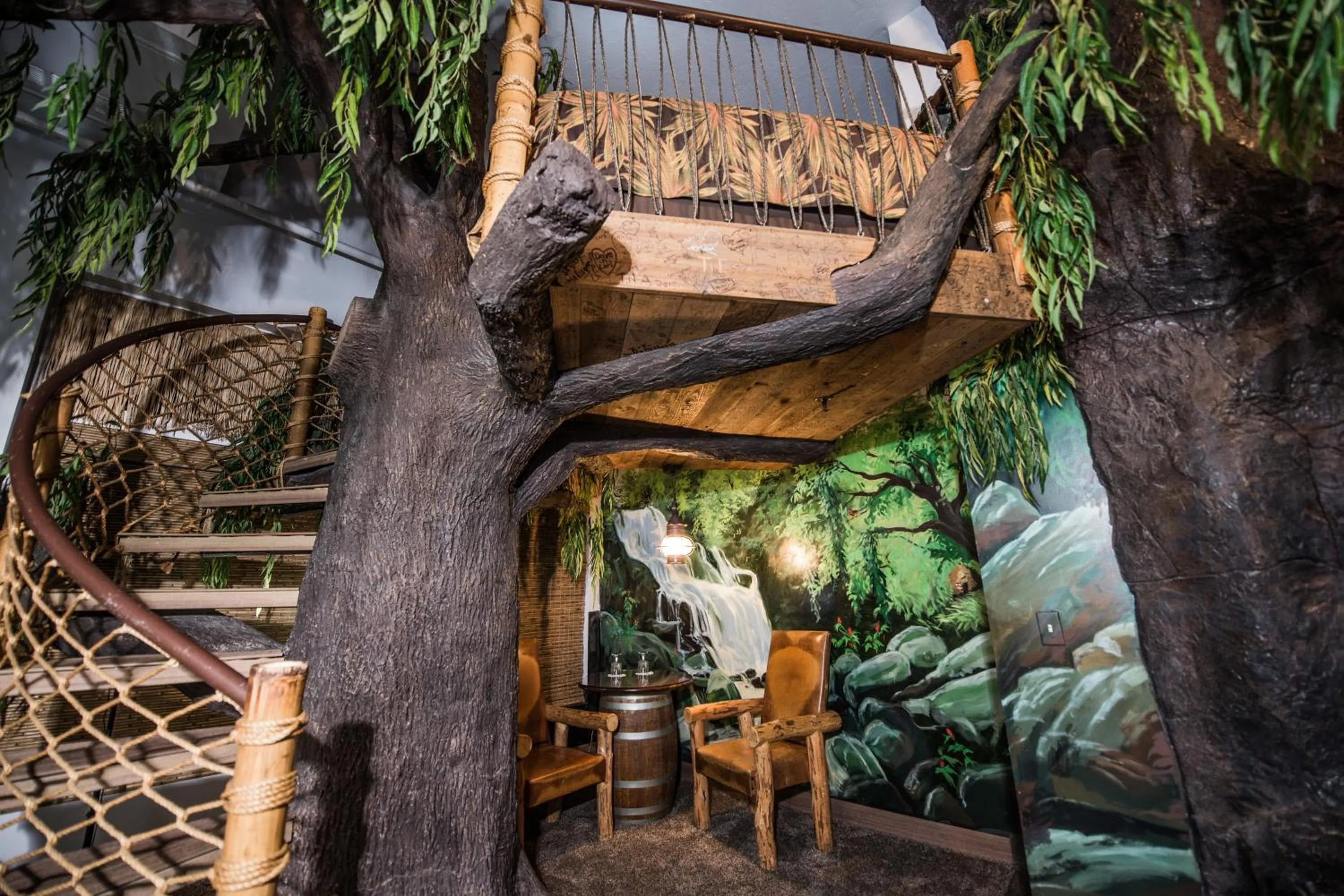 Photo of the whole room in The Anniversary Inn - Fifth South