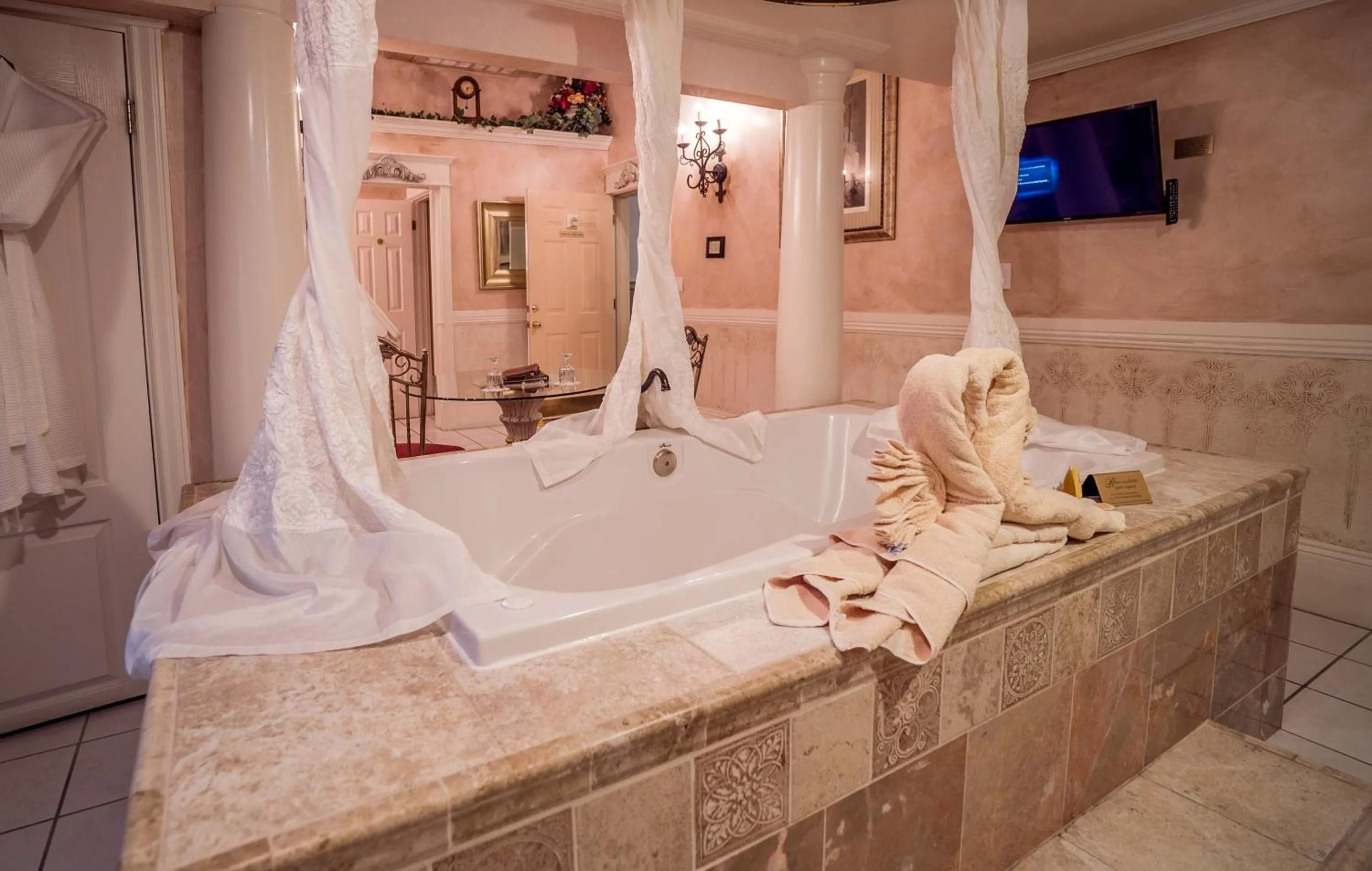 Bath in The Anniversary Inn - Fifth South