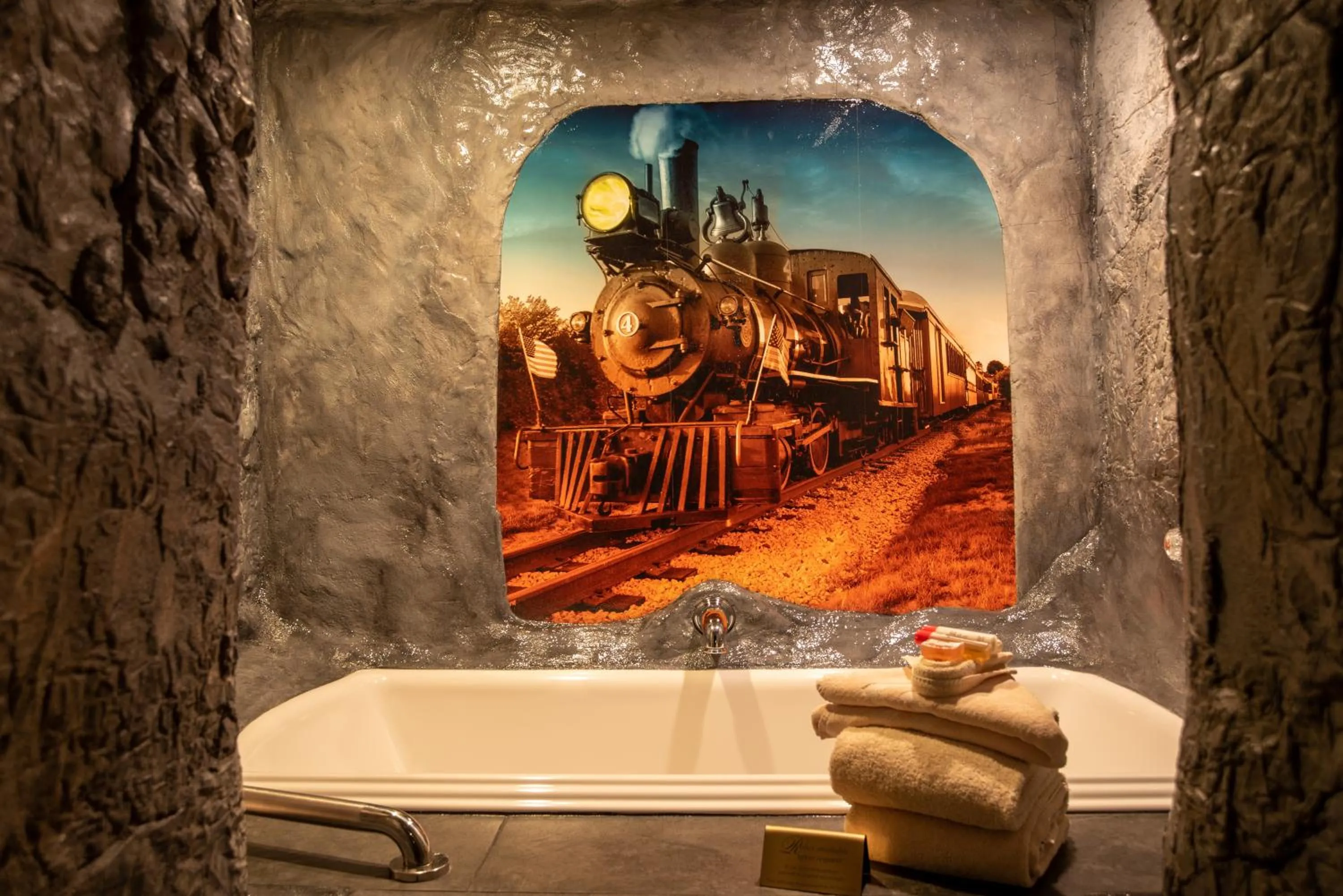 Bath in The Anniversary Inn - Fifth South