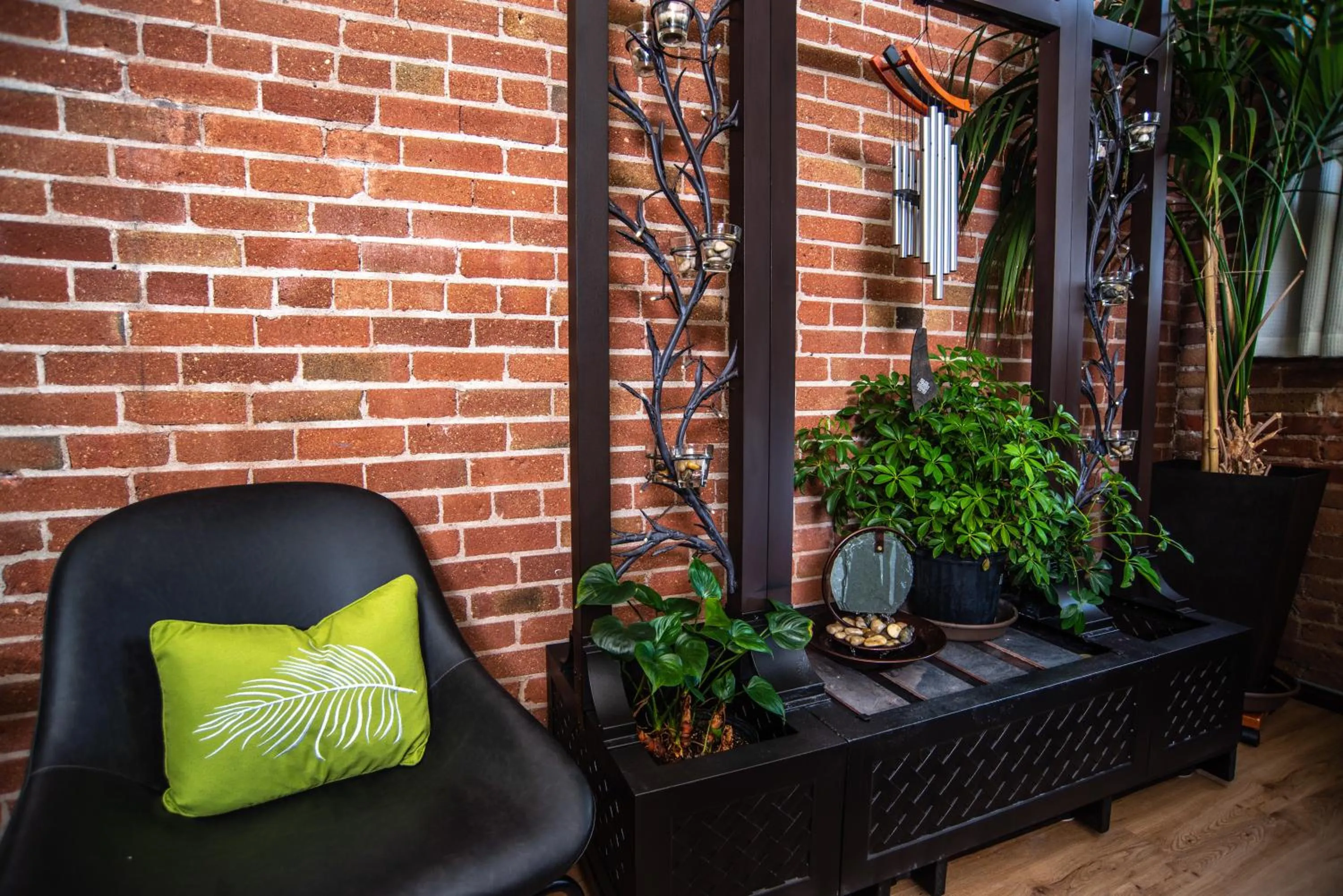 Seating area in The Anniversary Inn - Fifth South