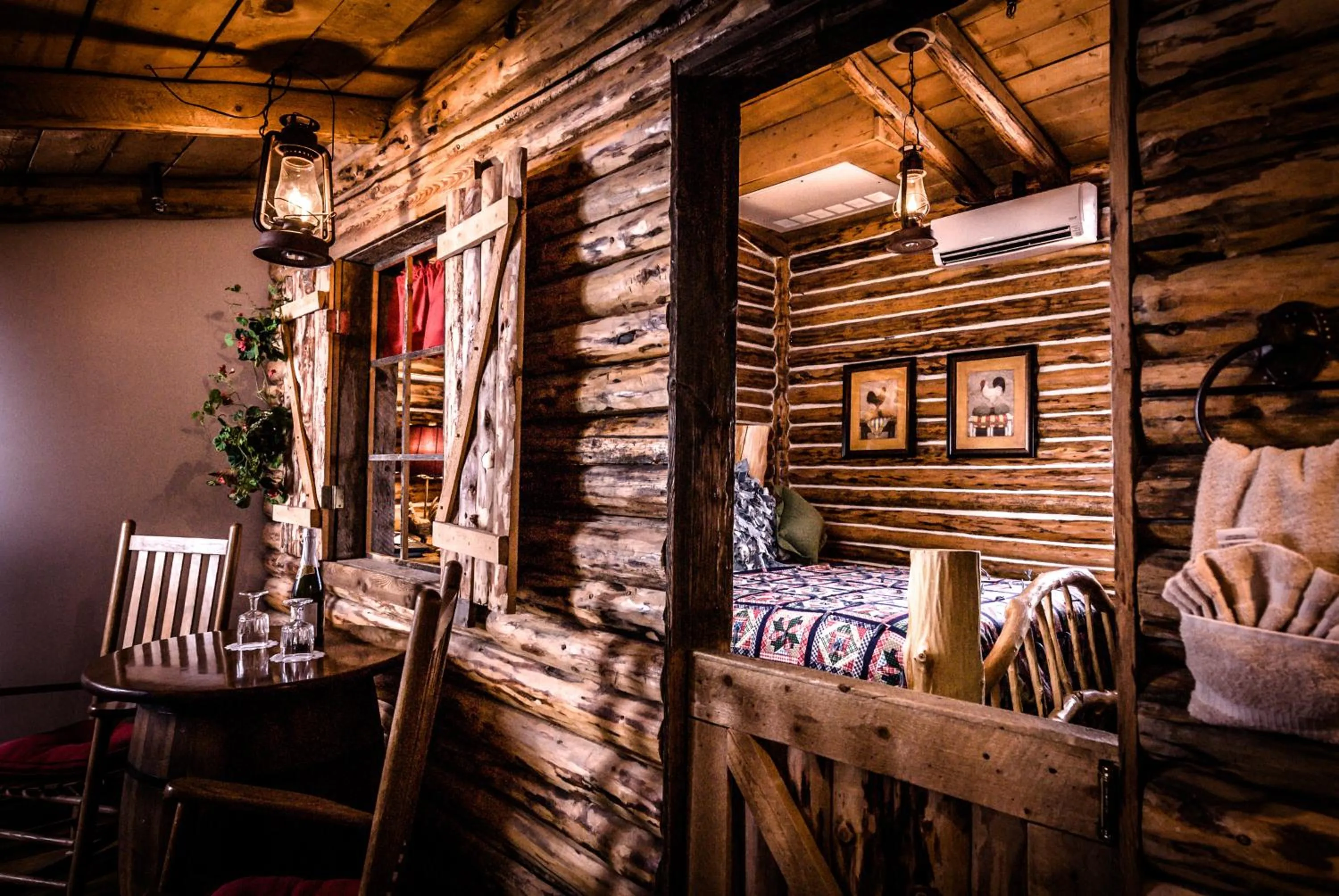 Photo of the whole room in The Anniversary Inn - Fifth South