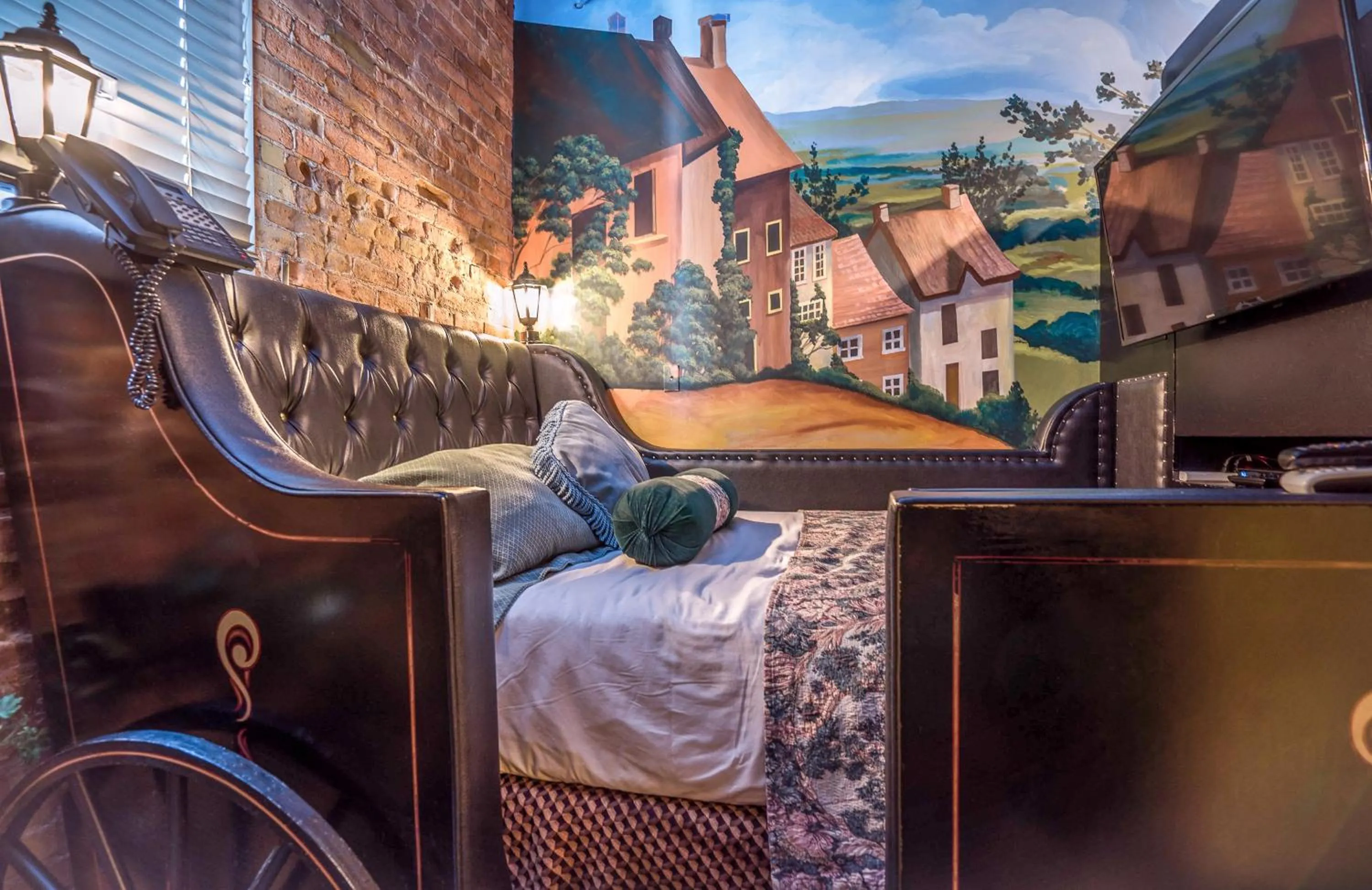 Bed in The Anniversary Inn - Fifth South