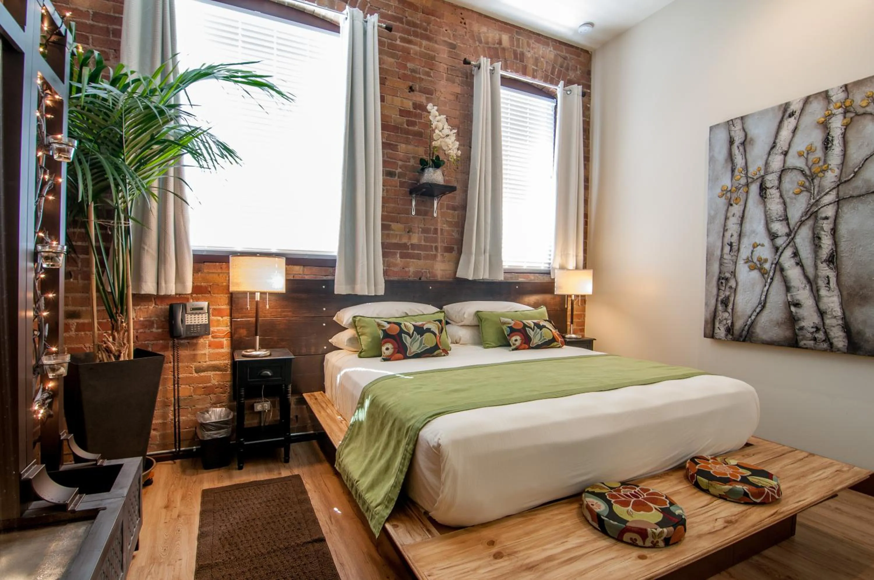 Bedroom, Bed in The Anniversary Inn - Fifth South