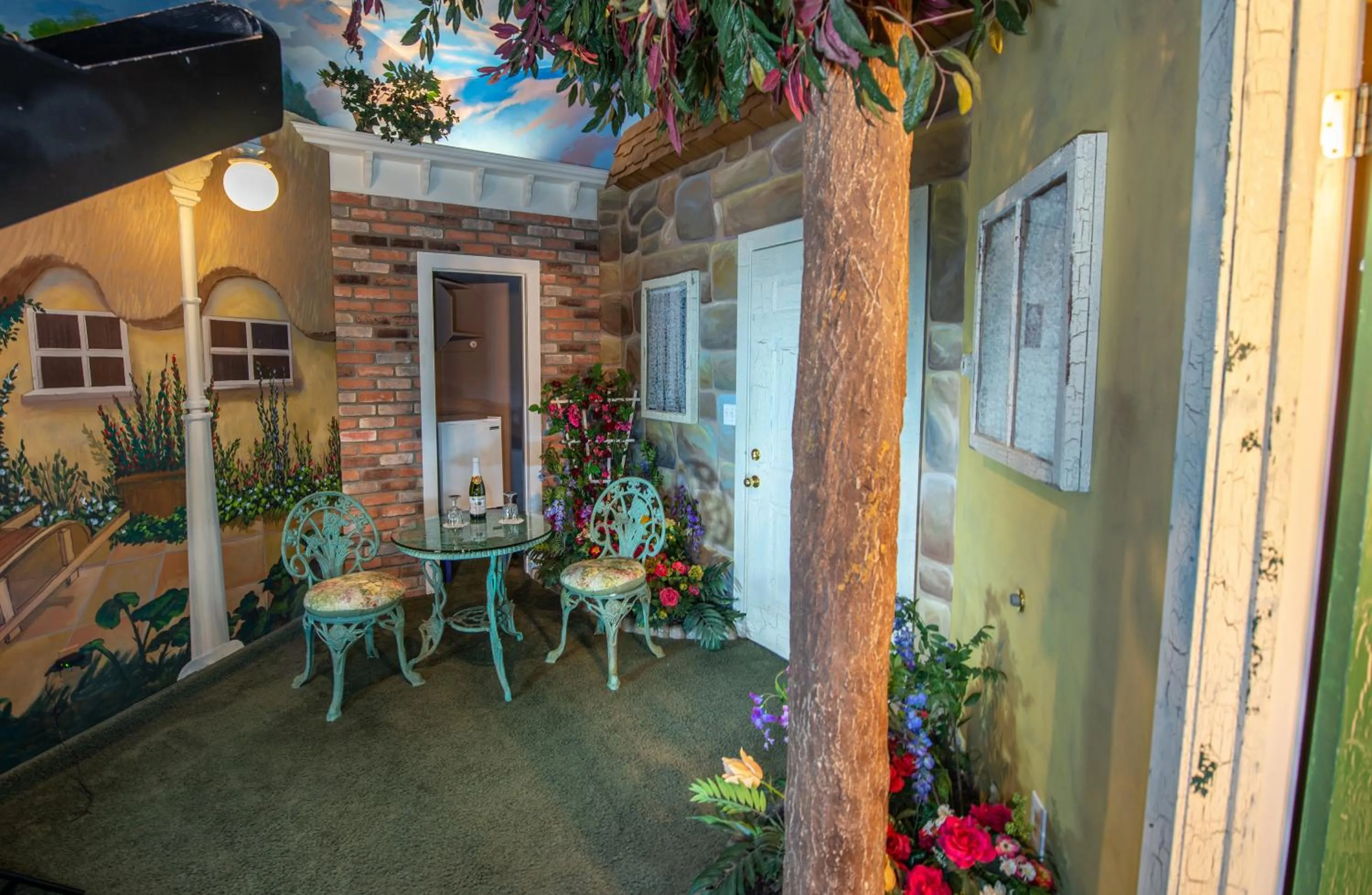 Seating area in The Anniversary Inn - Fifth South