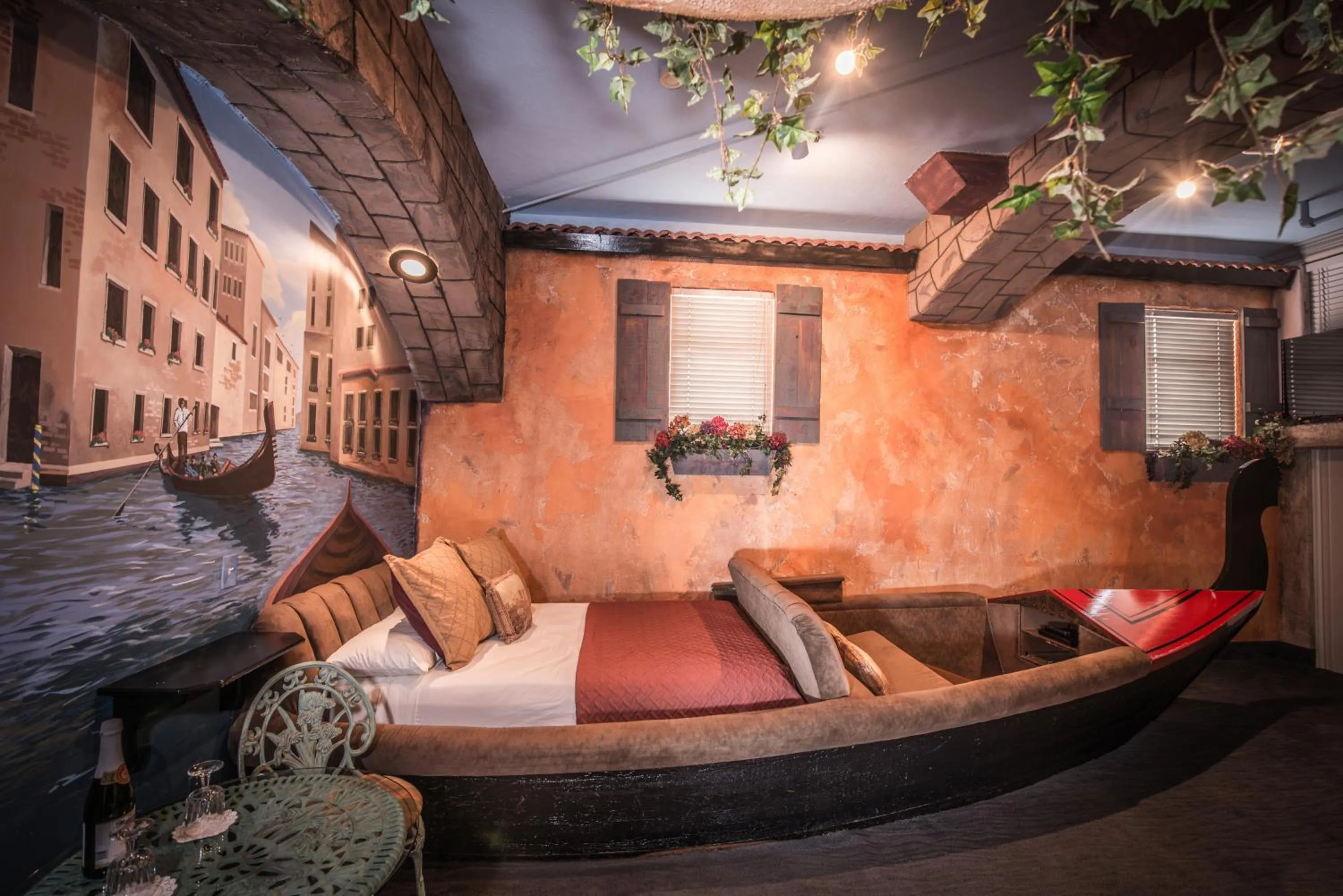 Bed in The Anniversary Inn - Fifth South