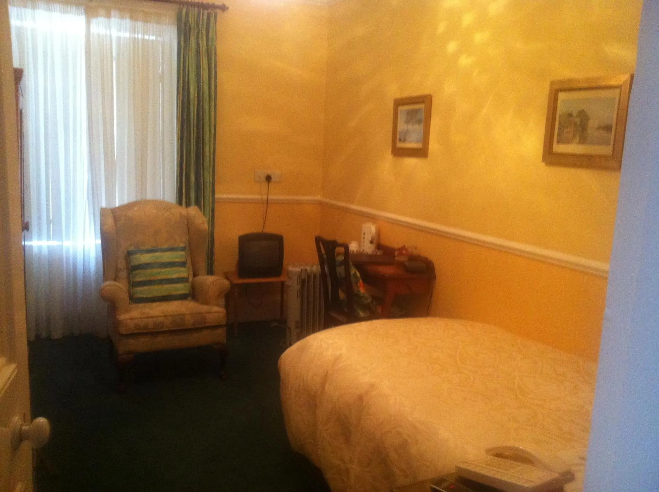 Photo of the whole room, Bed in Ivyleigh House