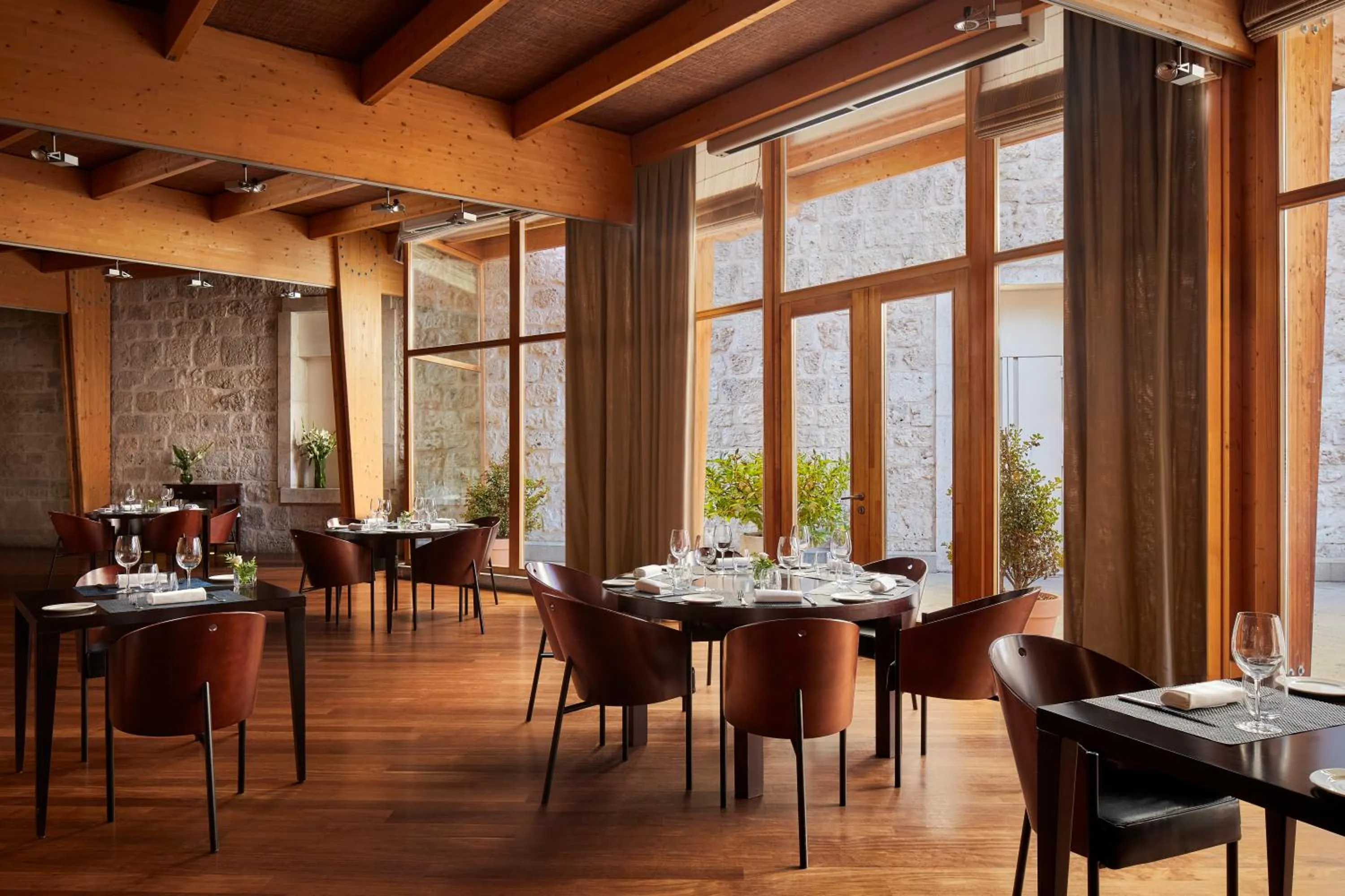 Restaurant/places to eat in NH Collection Palacio de Burgos