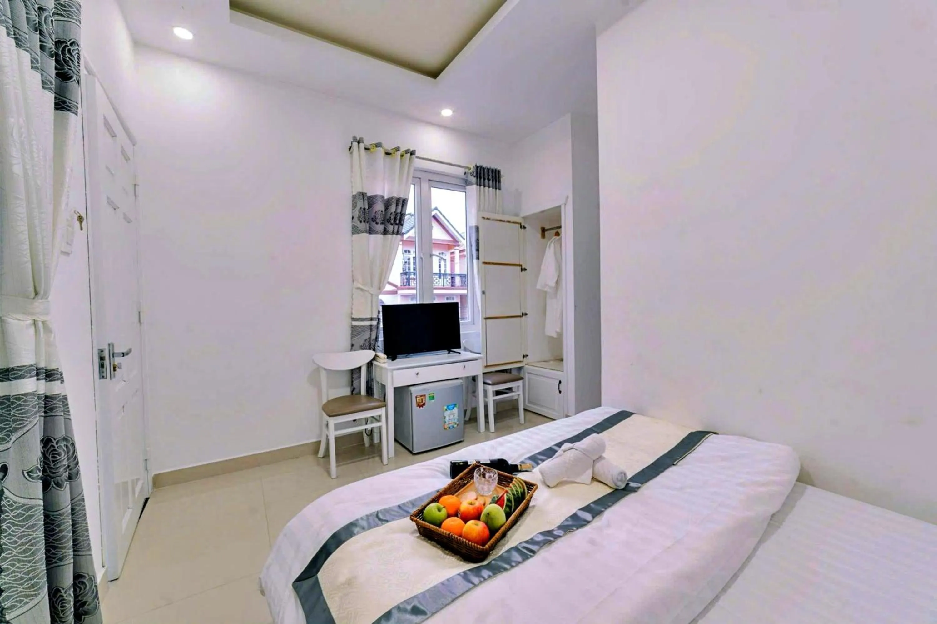 Communal lounge/ TV room, Bed in S79 Kim Phu Hotel Dalat