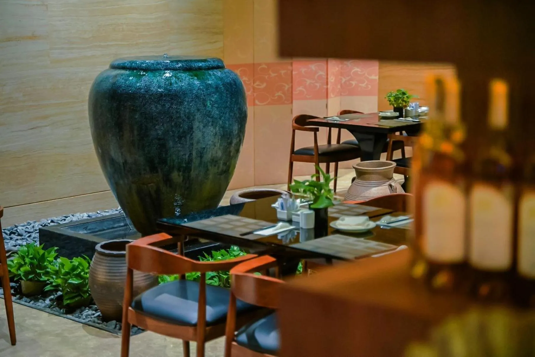 Restaurant/places to eat in Crowne Plaza Shanghai Noah Square by IHG