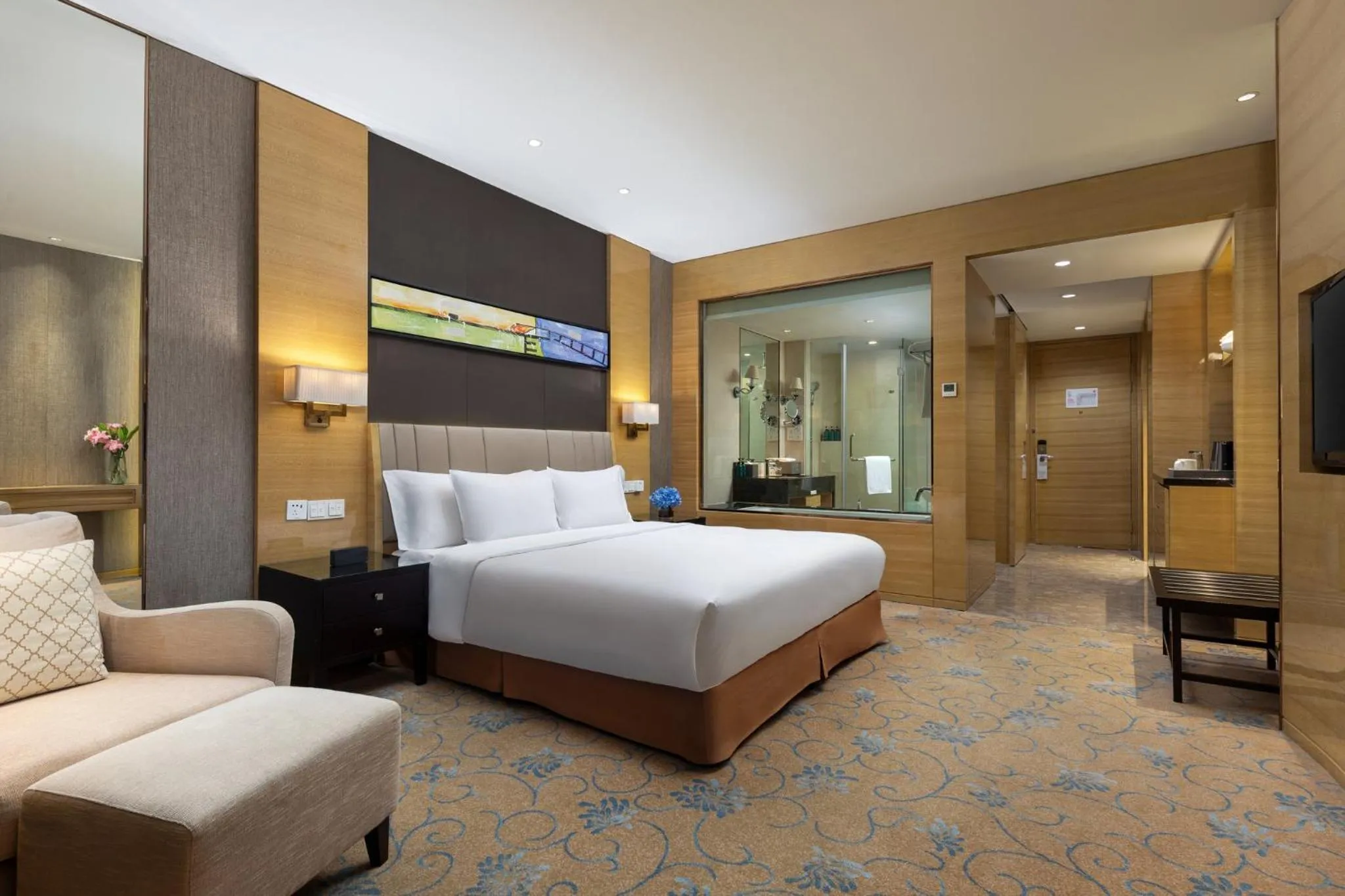 Photo of the whole room, Bed in Crowne Plaza Shanghai Noah Square by IHG