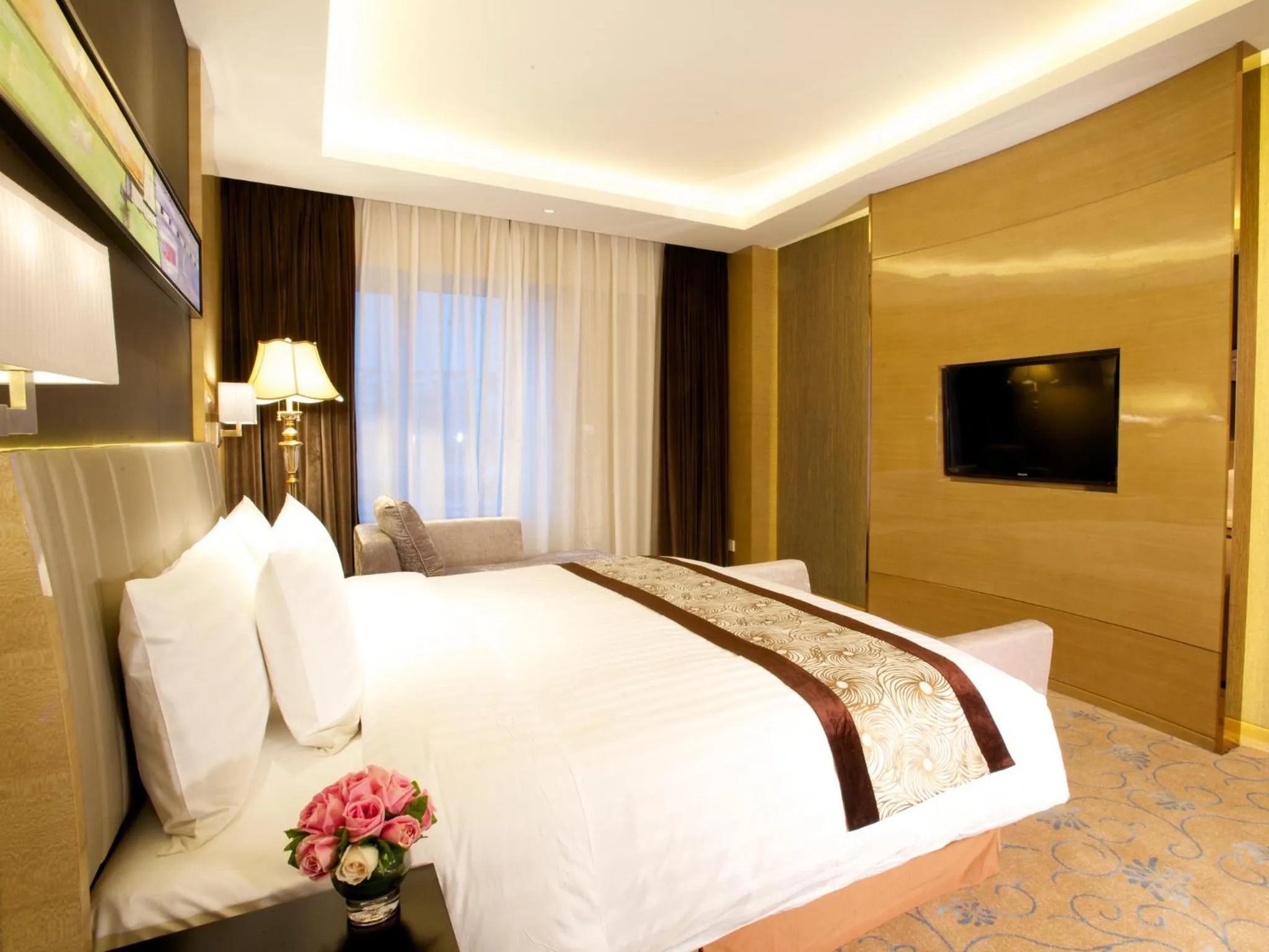 Bedroom, Bed in Crowne Plaza Shanghai Noah Square by IHG