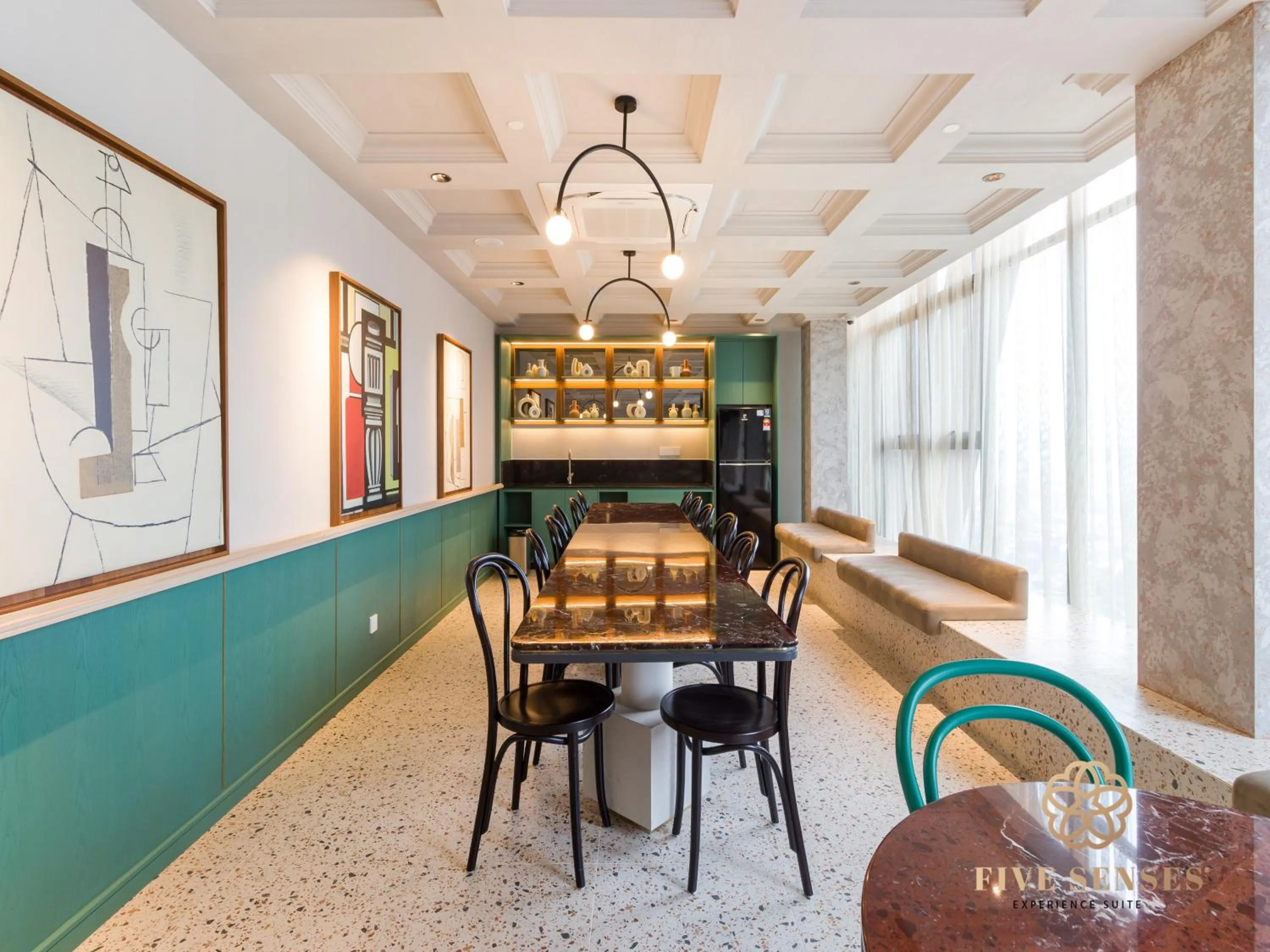 Entertainment in Scarletz Suites Kuala Lumpur, Five Senses