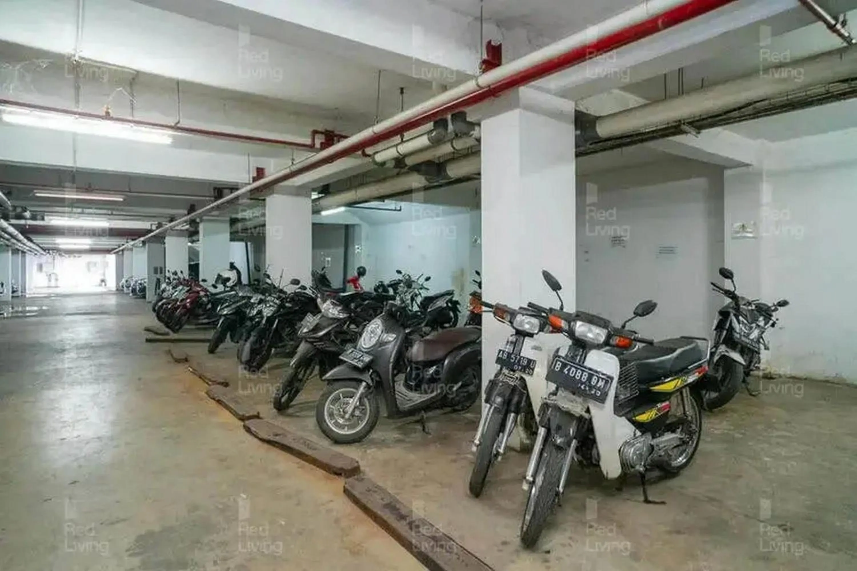 Parking in RedLiving Apartemen 19 Avenue - Amanah Room