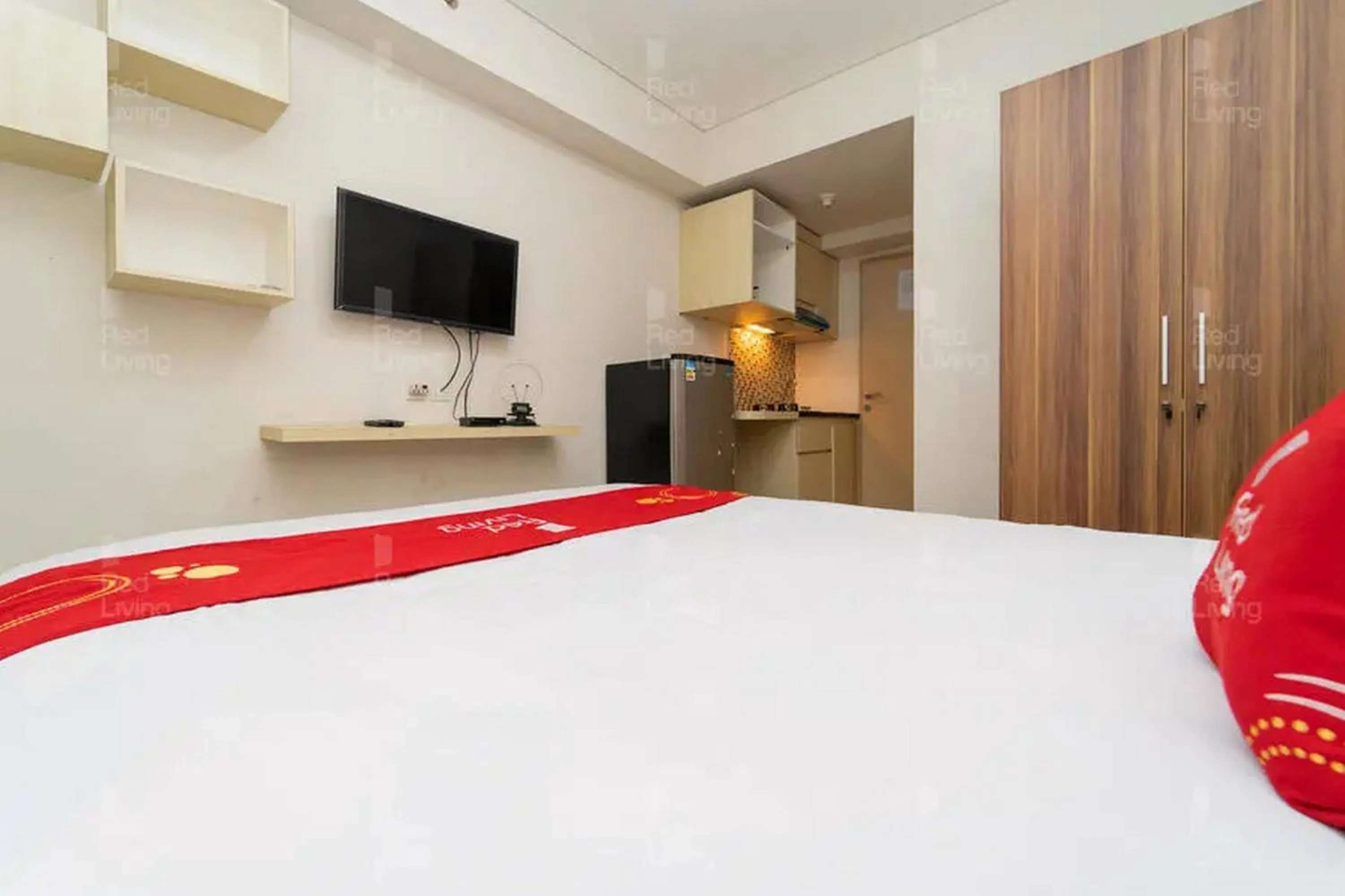 Bedroom, Bed in RedLiving Apartemen 19 Avenue - Amanah Room