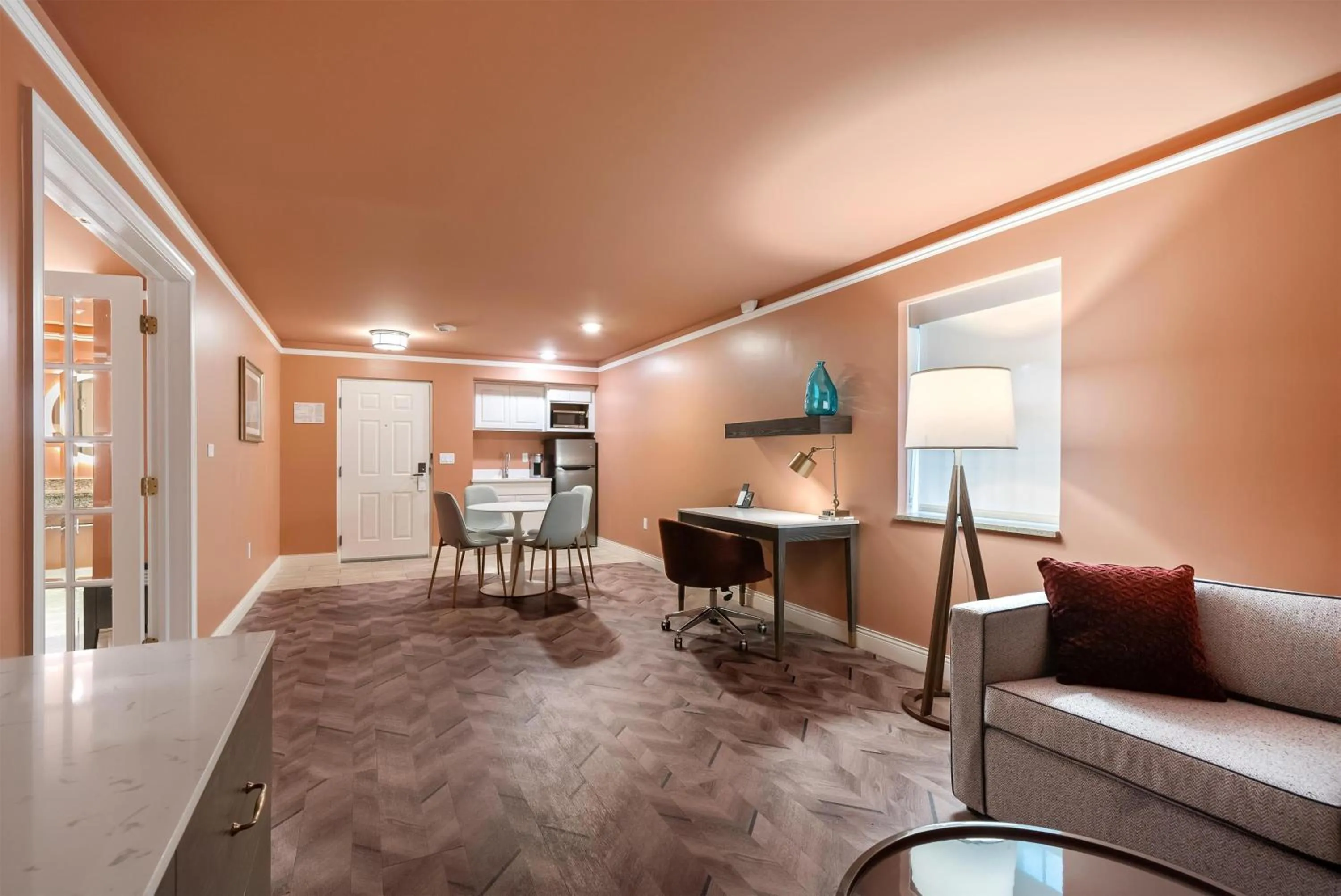 Photo of the whole room, Bed in The Inn at Lewisburg, BW Signature Collection