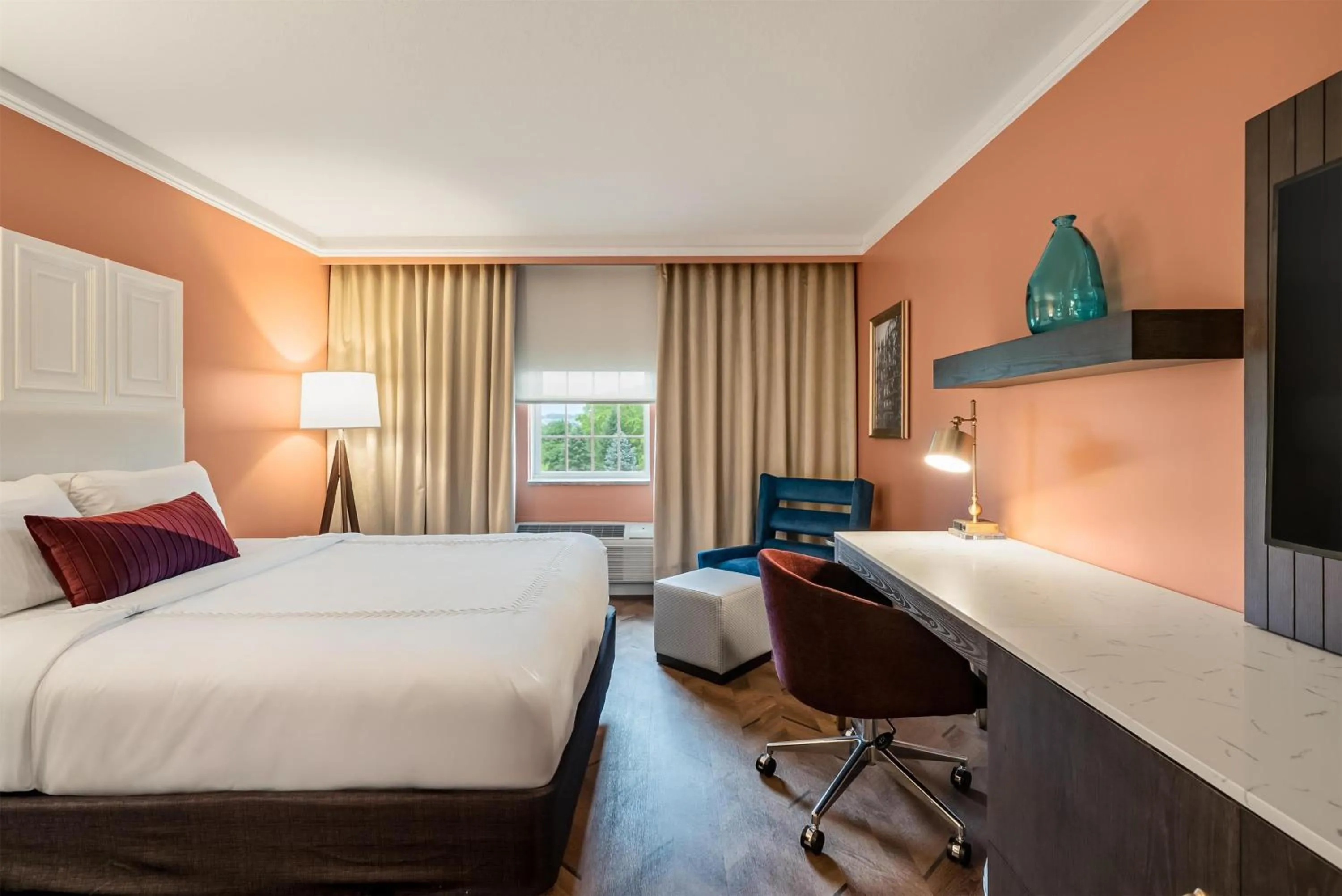 Bedroom, Bed in The Inn at Lewisburg, BW Signature Collection