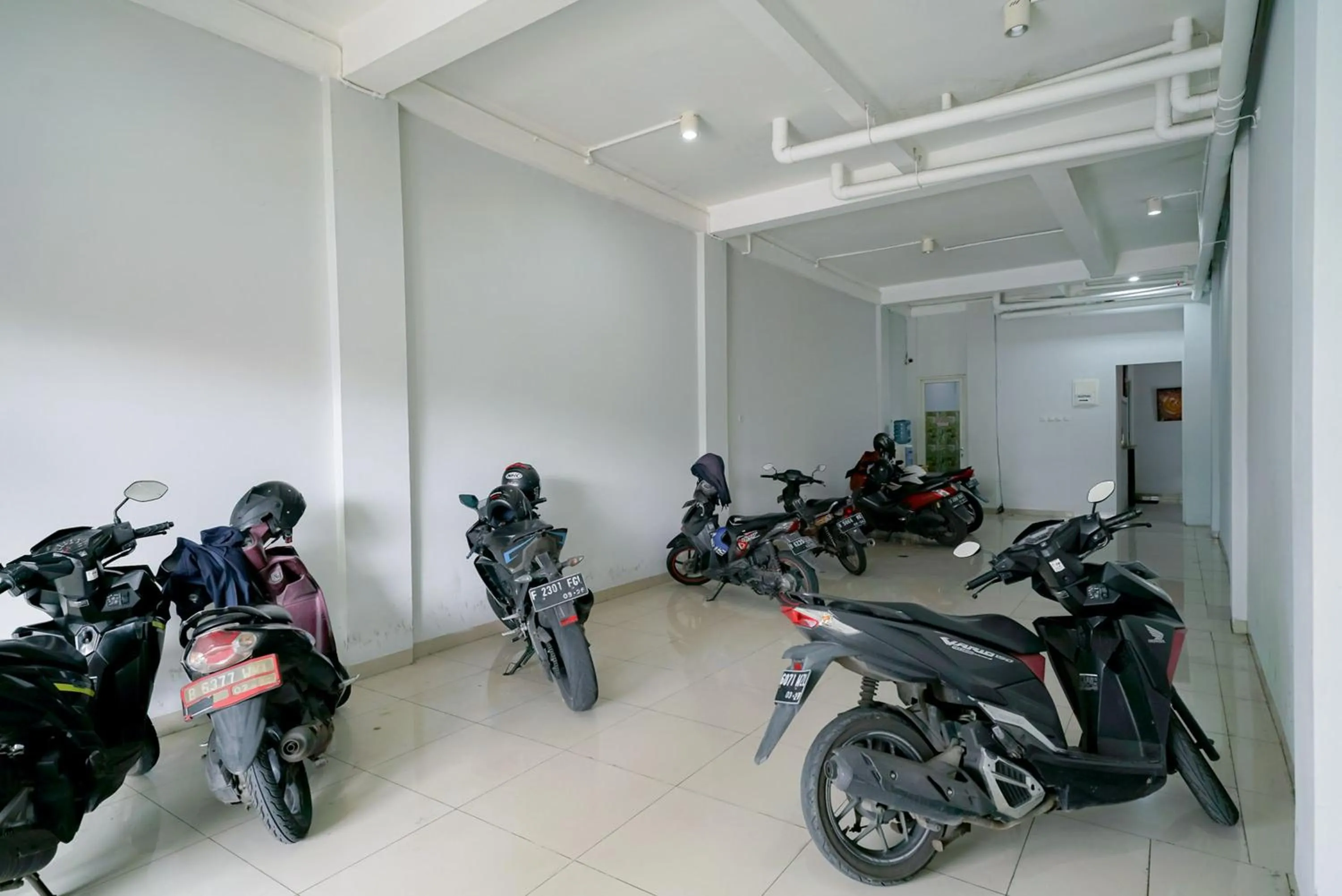 Parking in Urbanview Hotel Syariah De Umbrella Ciputat