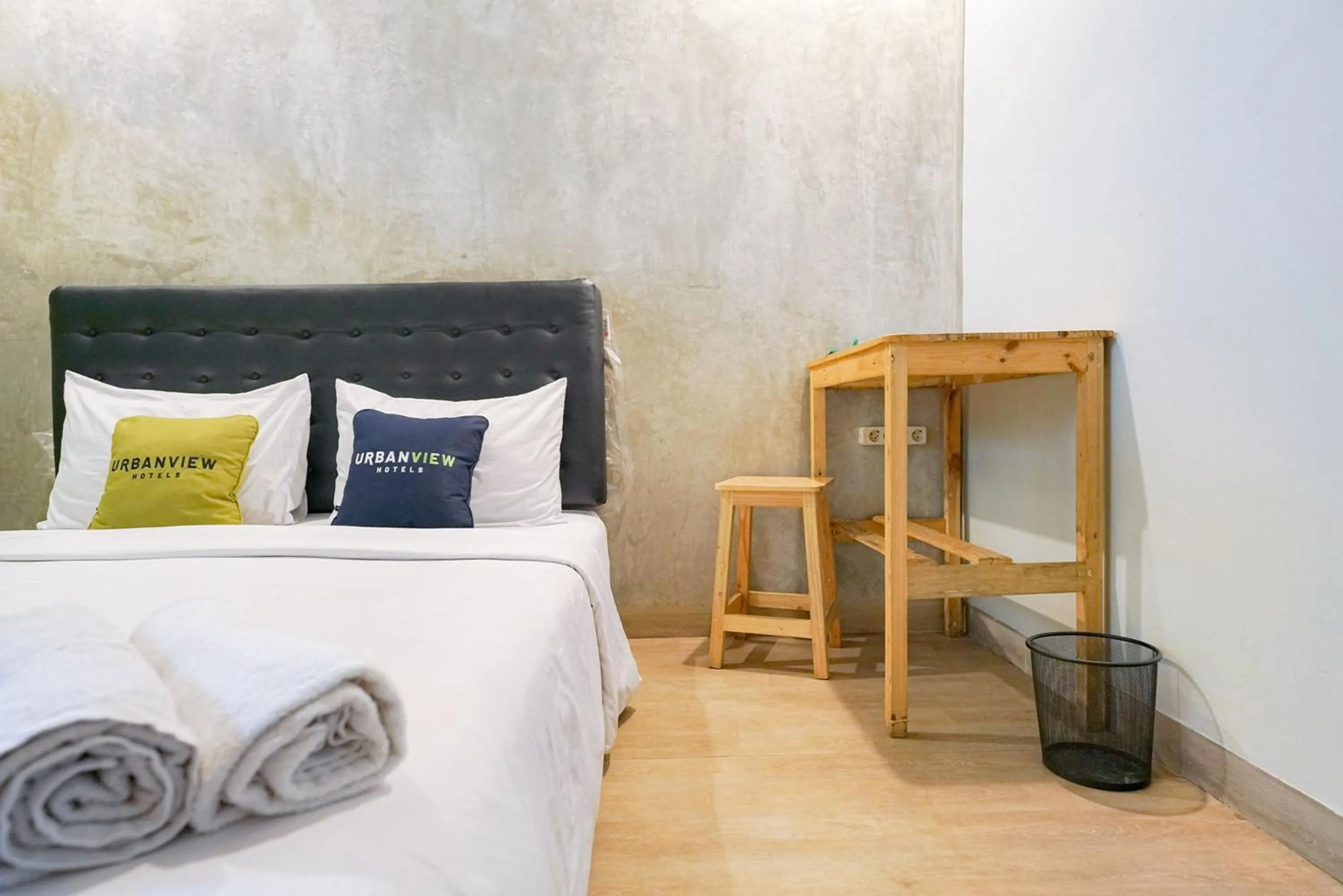 Bedroom, Bed in Urbanview Hotel Syariah De Umbrella Ciputat