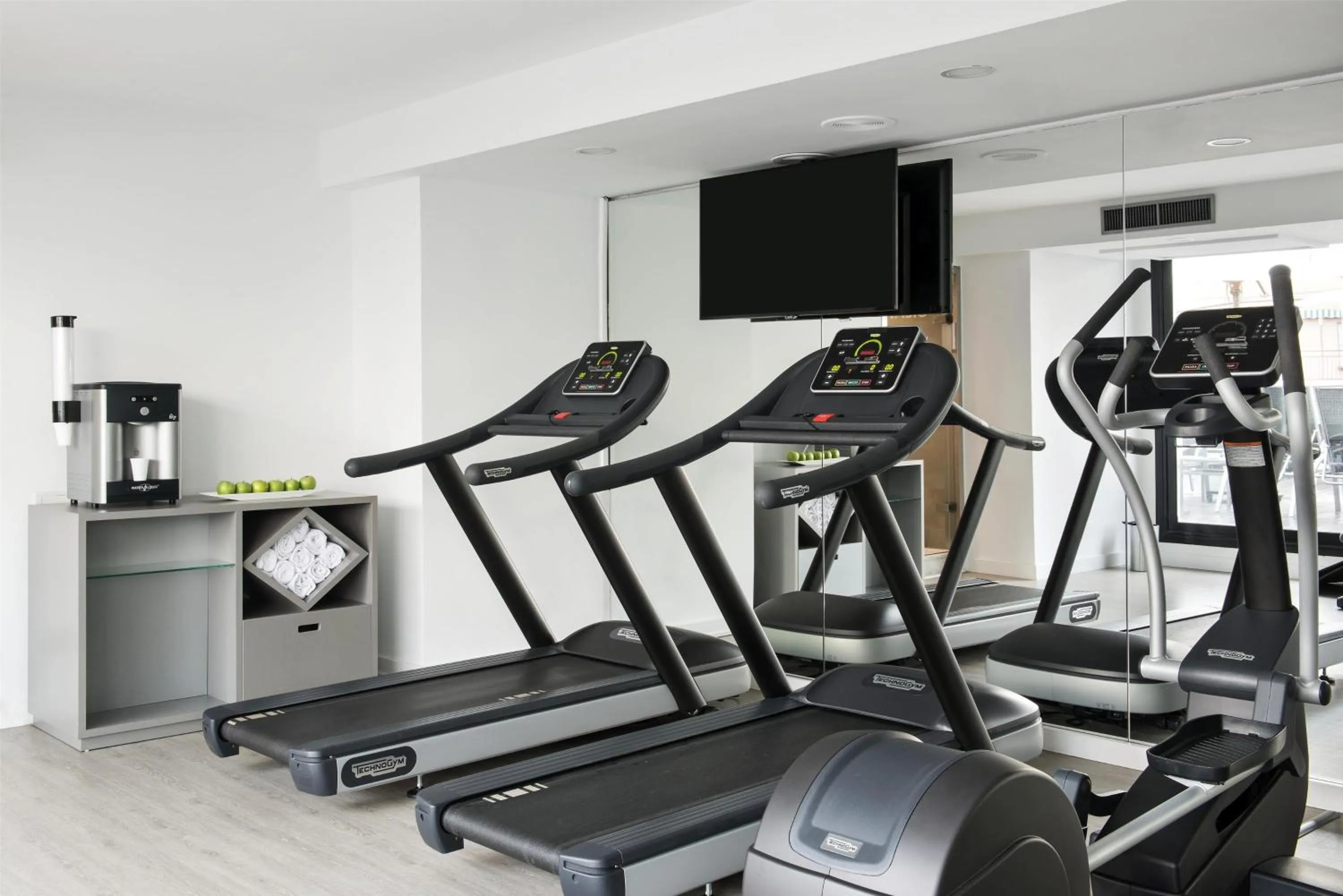 Lounge or bar in NH Collection Barcelona Podium