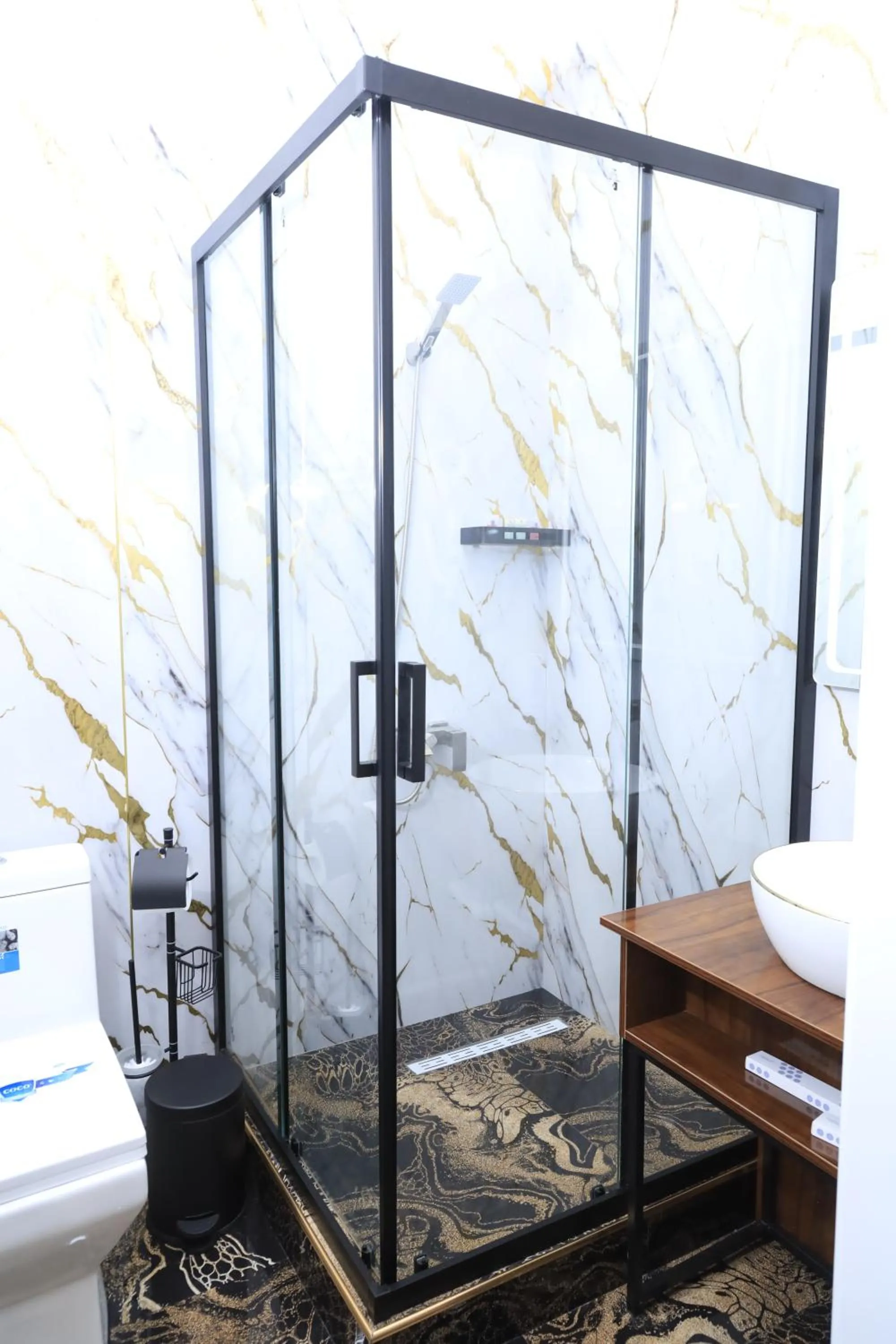 Shower in FIRDAVS HOTEL