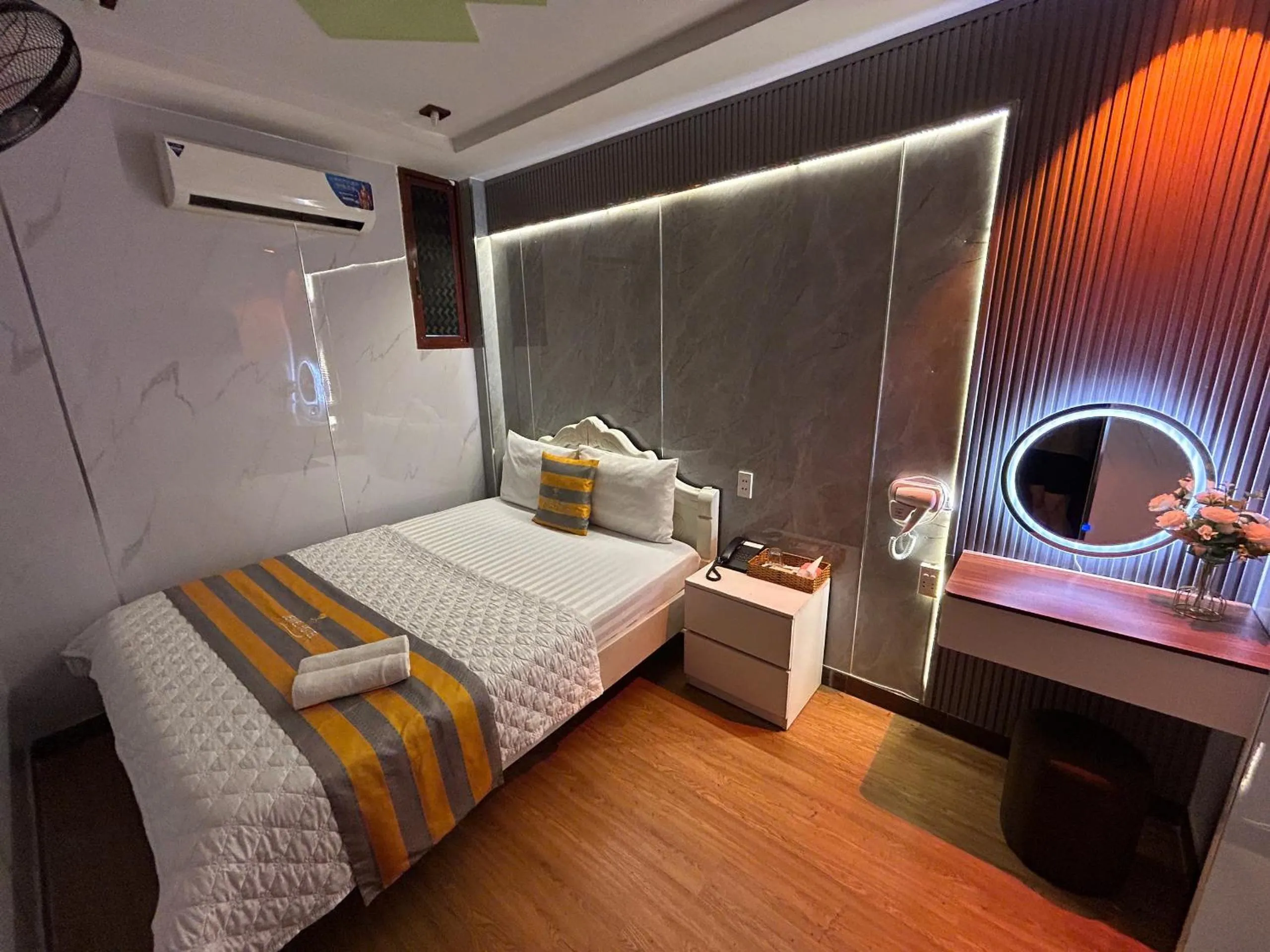 Bedroom, Bed in Jewel Hotel