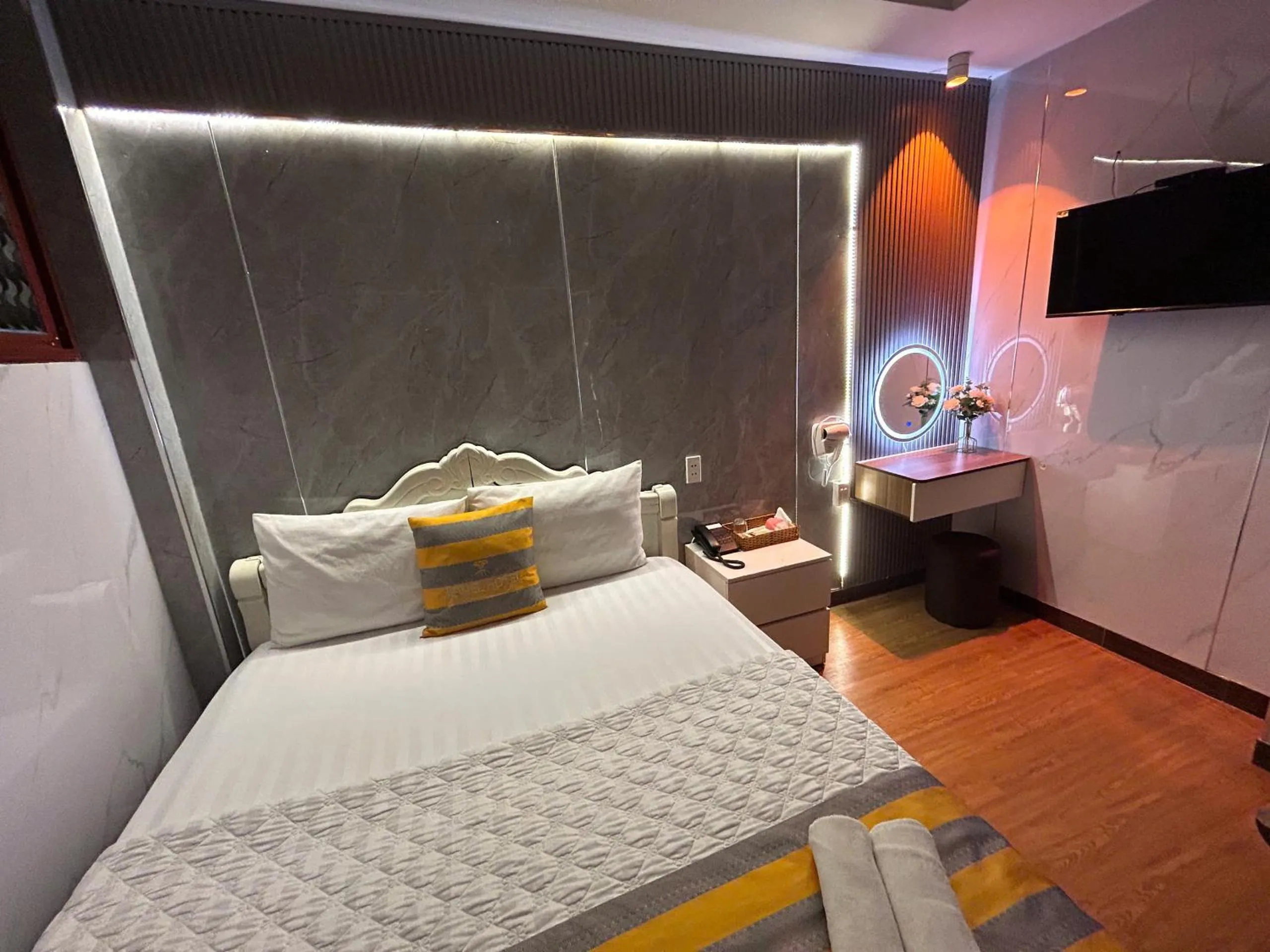 Bedroom, Bed in Jewel Hotel