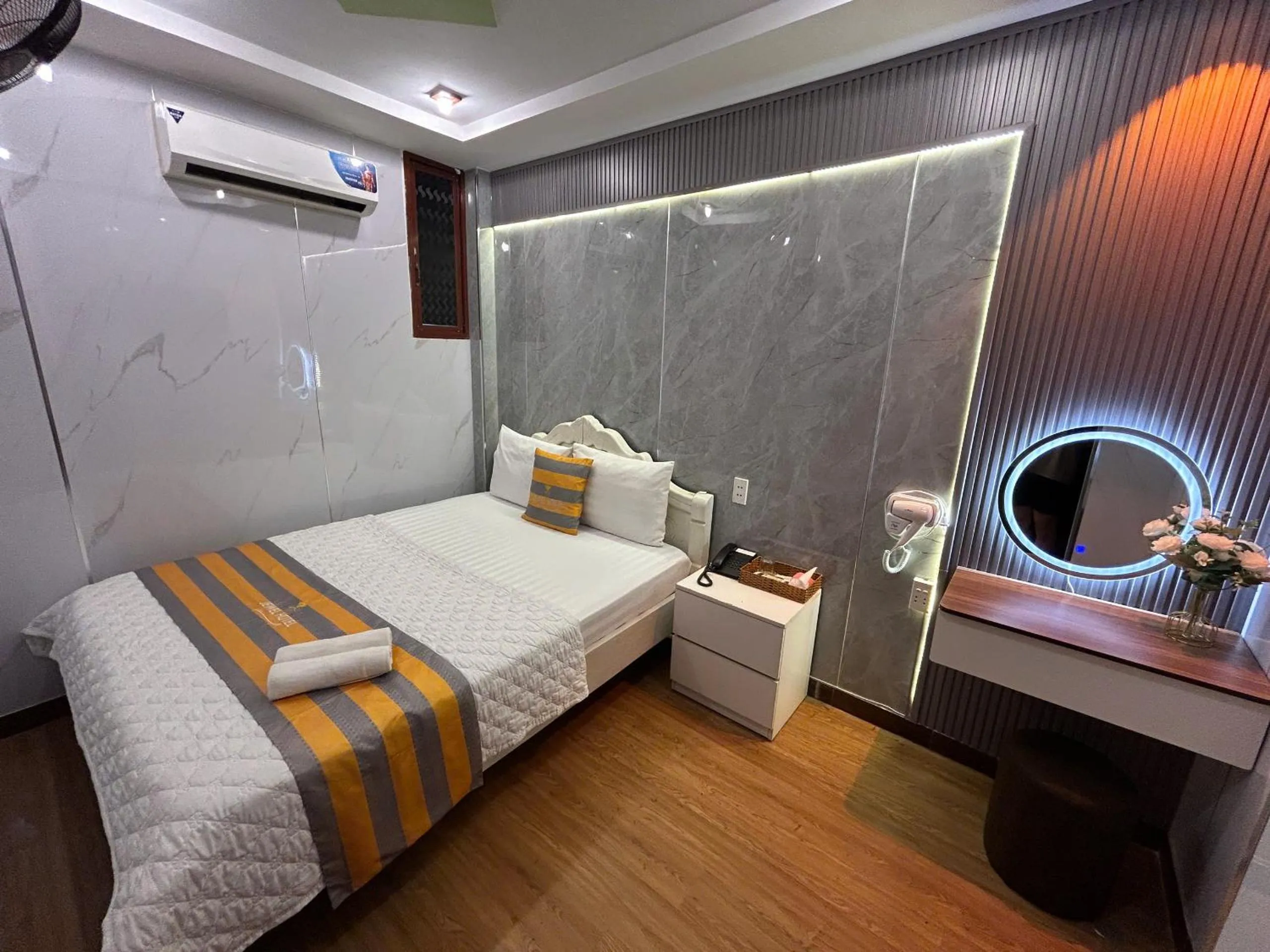 Bedroom, Bed in Jewel Hotel