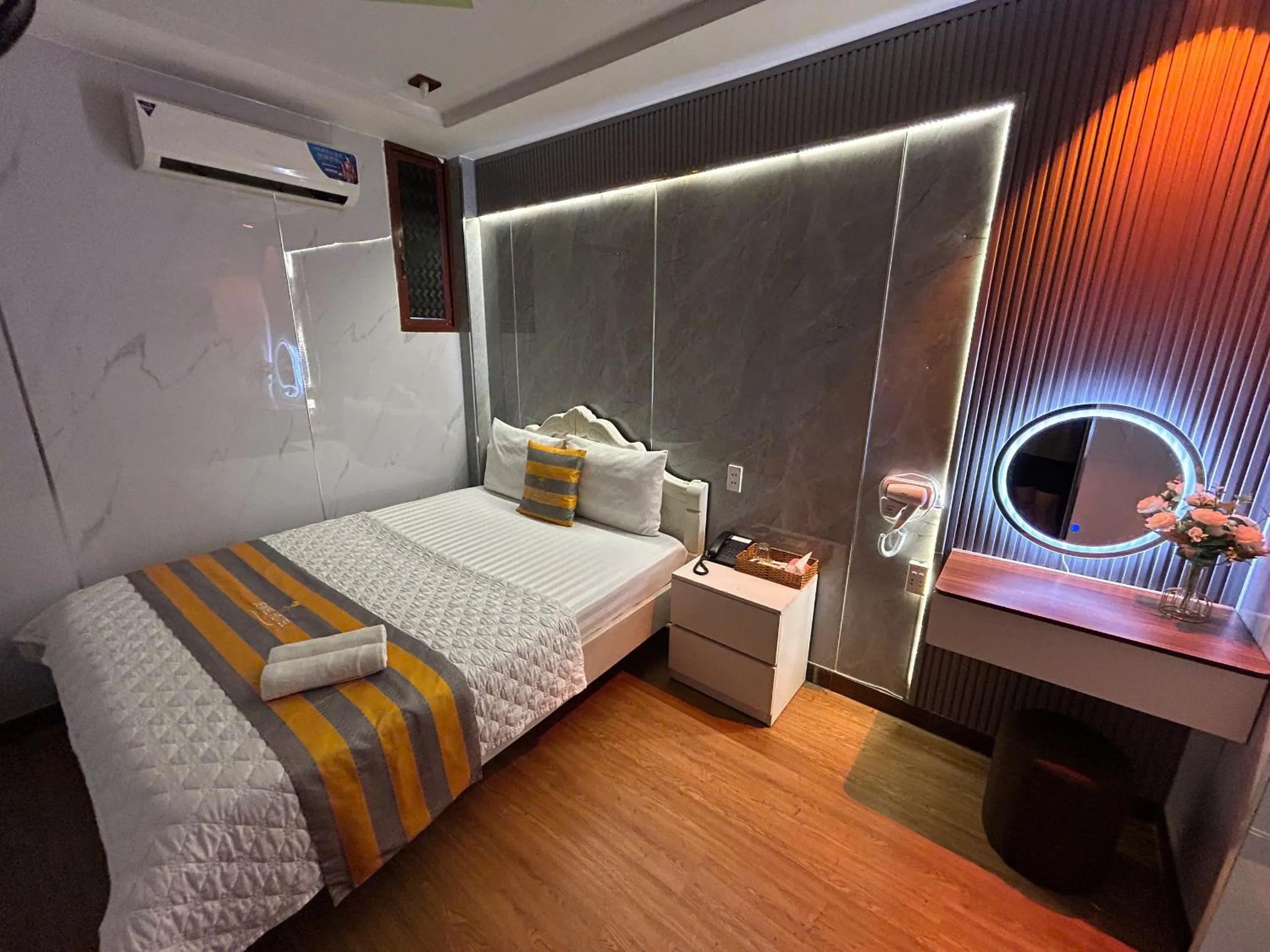 Bedroom, Bed in Jewel Hotel