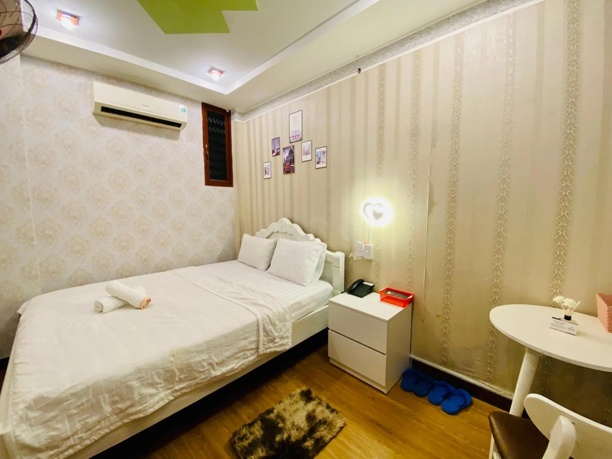 Bedroom, Bed in Jewel Hotel