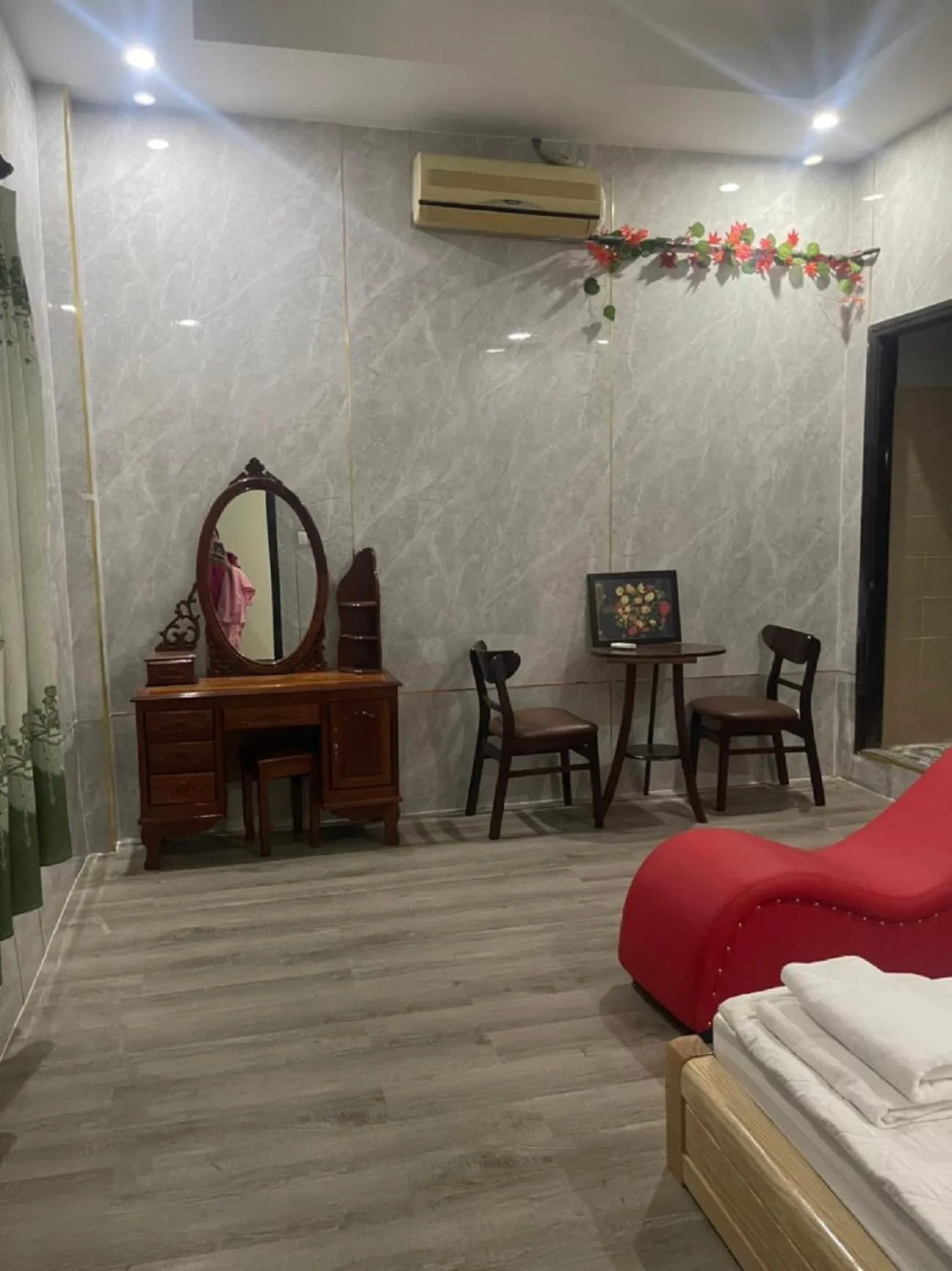 Photo of the whole room, Bed in Khách Sạn Tràng An