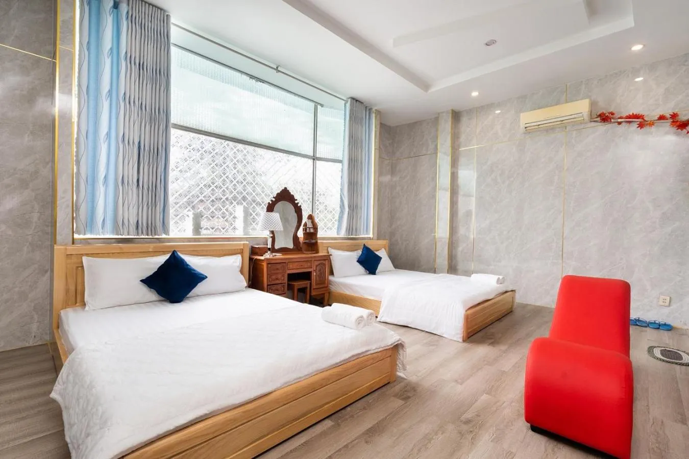 Photo of the whole room, Bed in Khách Sạn Tràng An