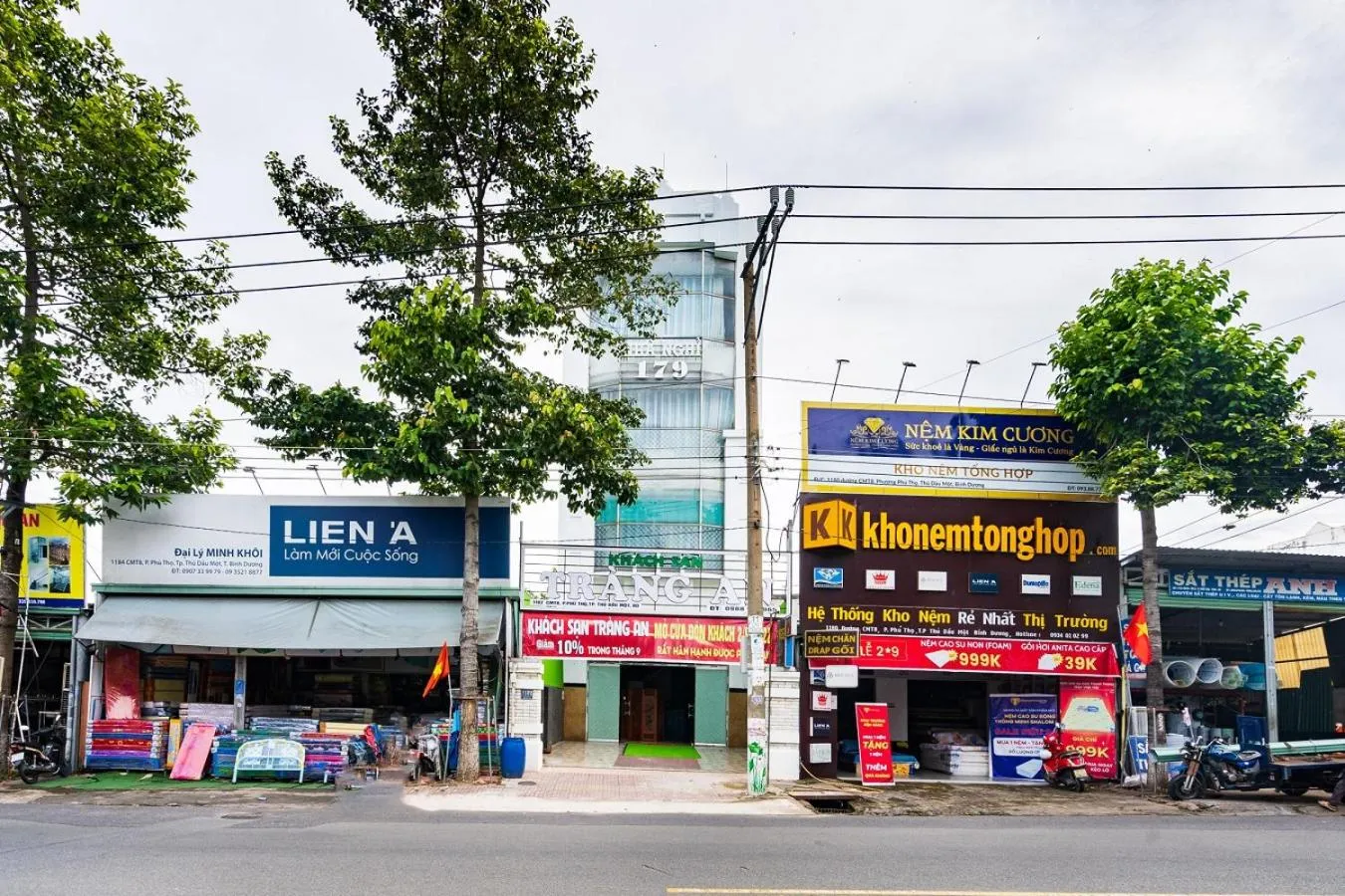 Property logo or sign in Khách Sạn Tràng An