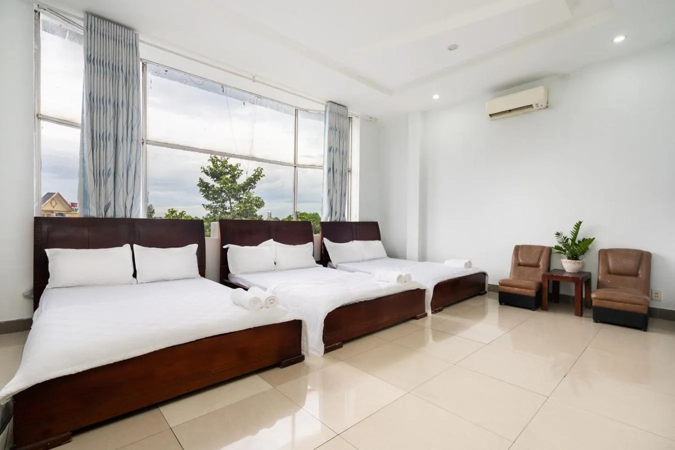 Photo of the whole room, Bed in Khách Sạn Tràng An