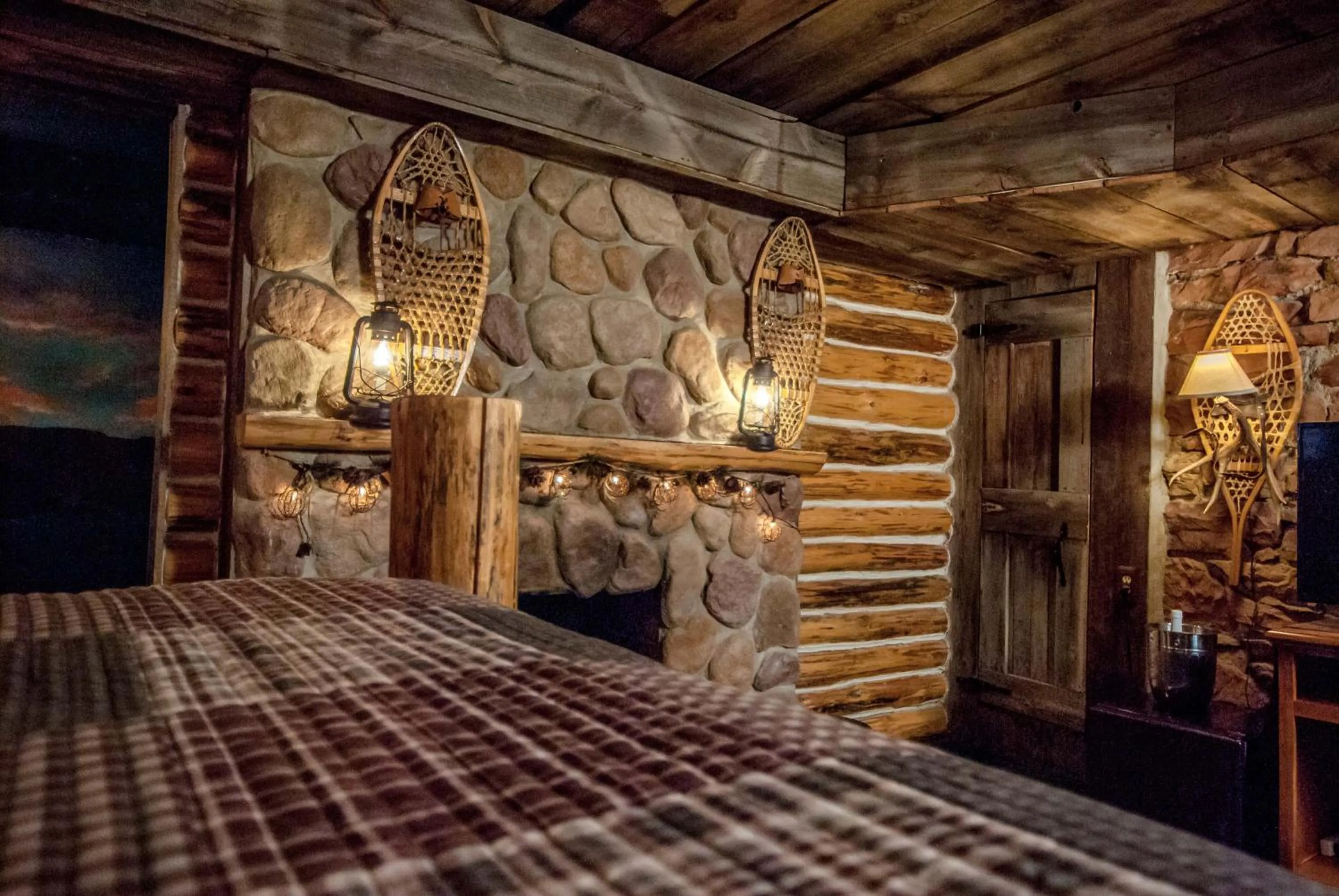 Bedroom, Bed in The Anniversary Inn - South Temple