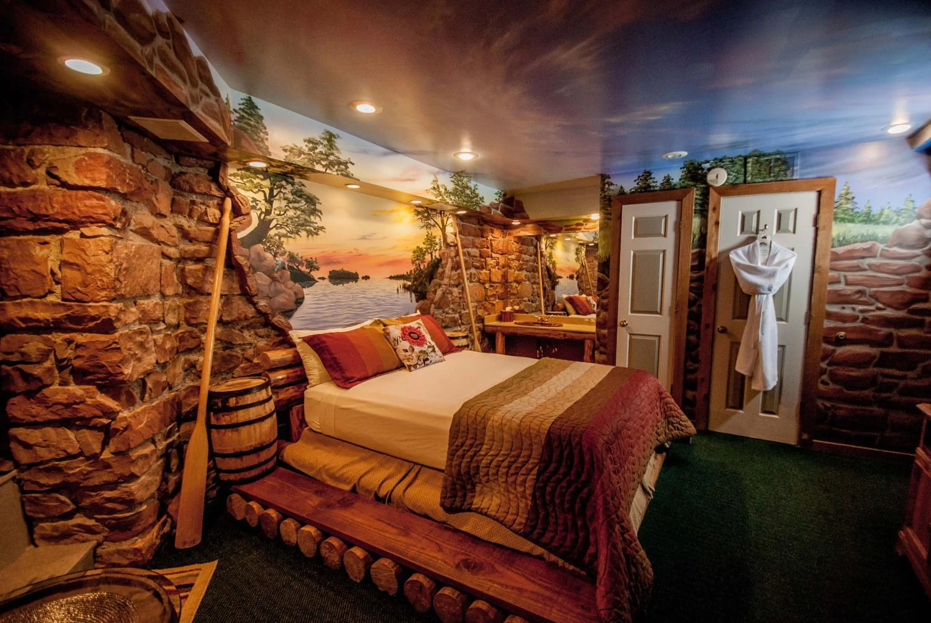 Bedroom, Bed in The Anniversary Inn - South Temple