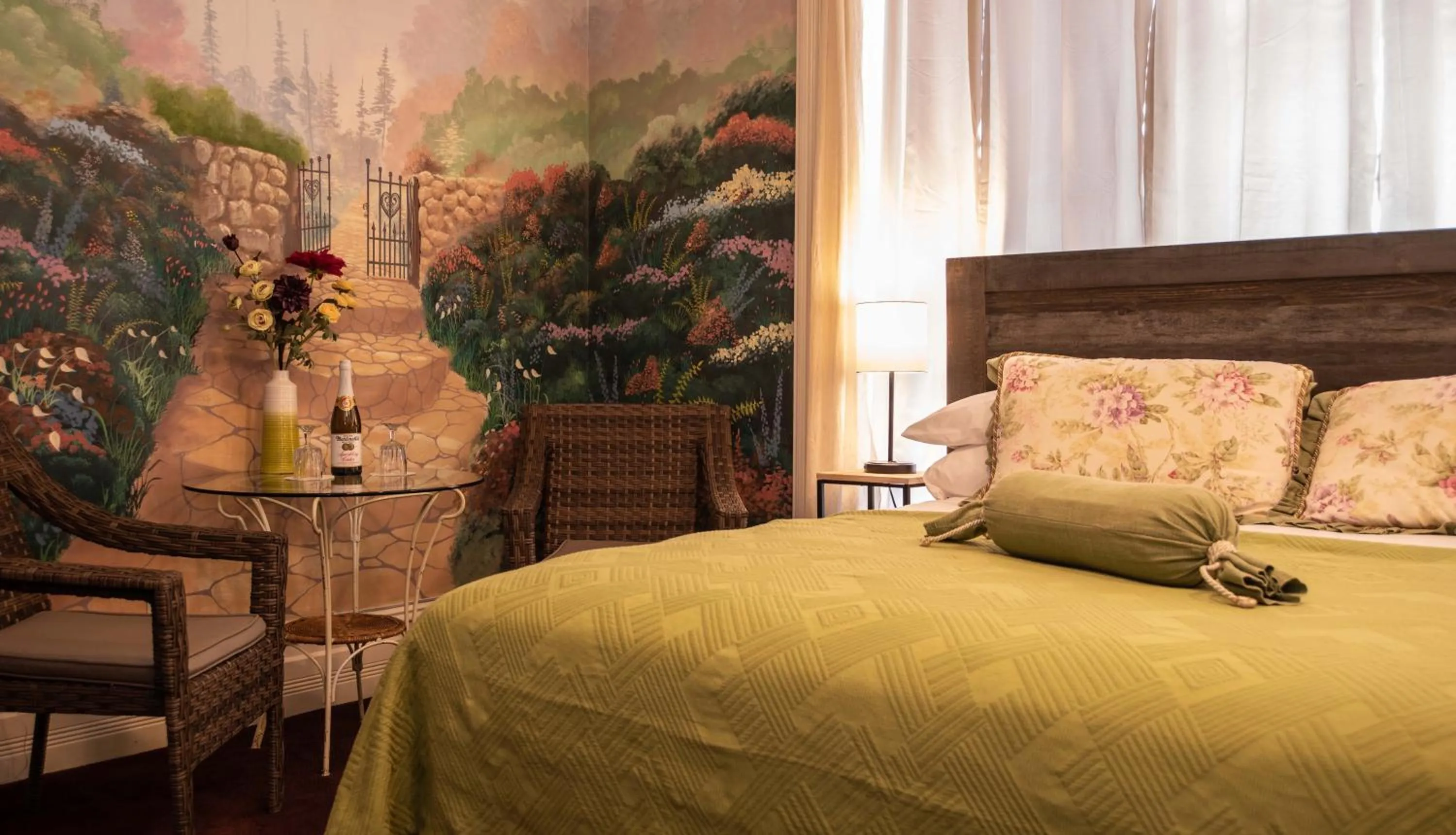 Bedroom, Bed in The Anniversary Inn - South Temple