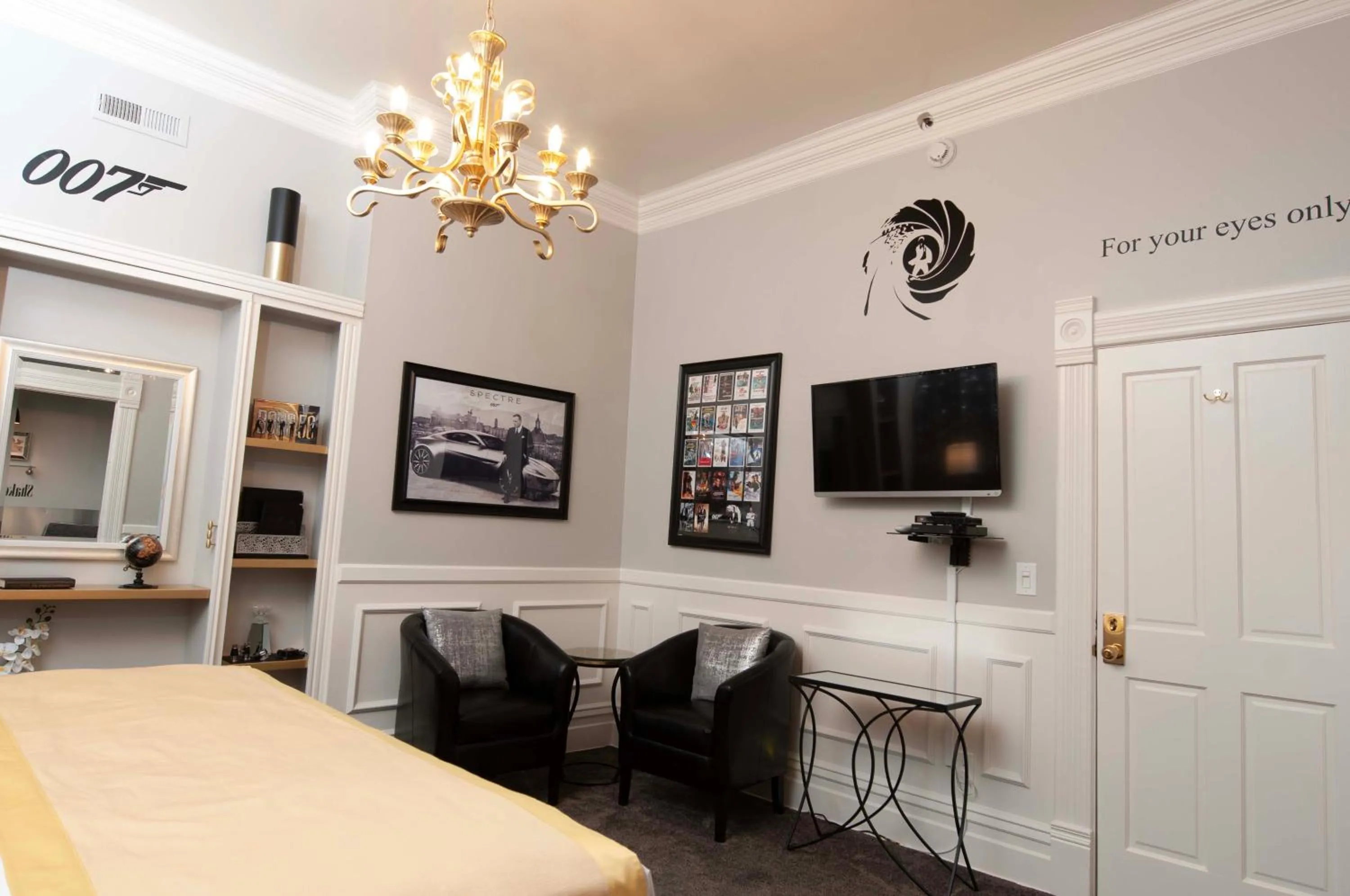 Bedroom, Bed in The Anniversary Inn - South Temple