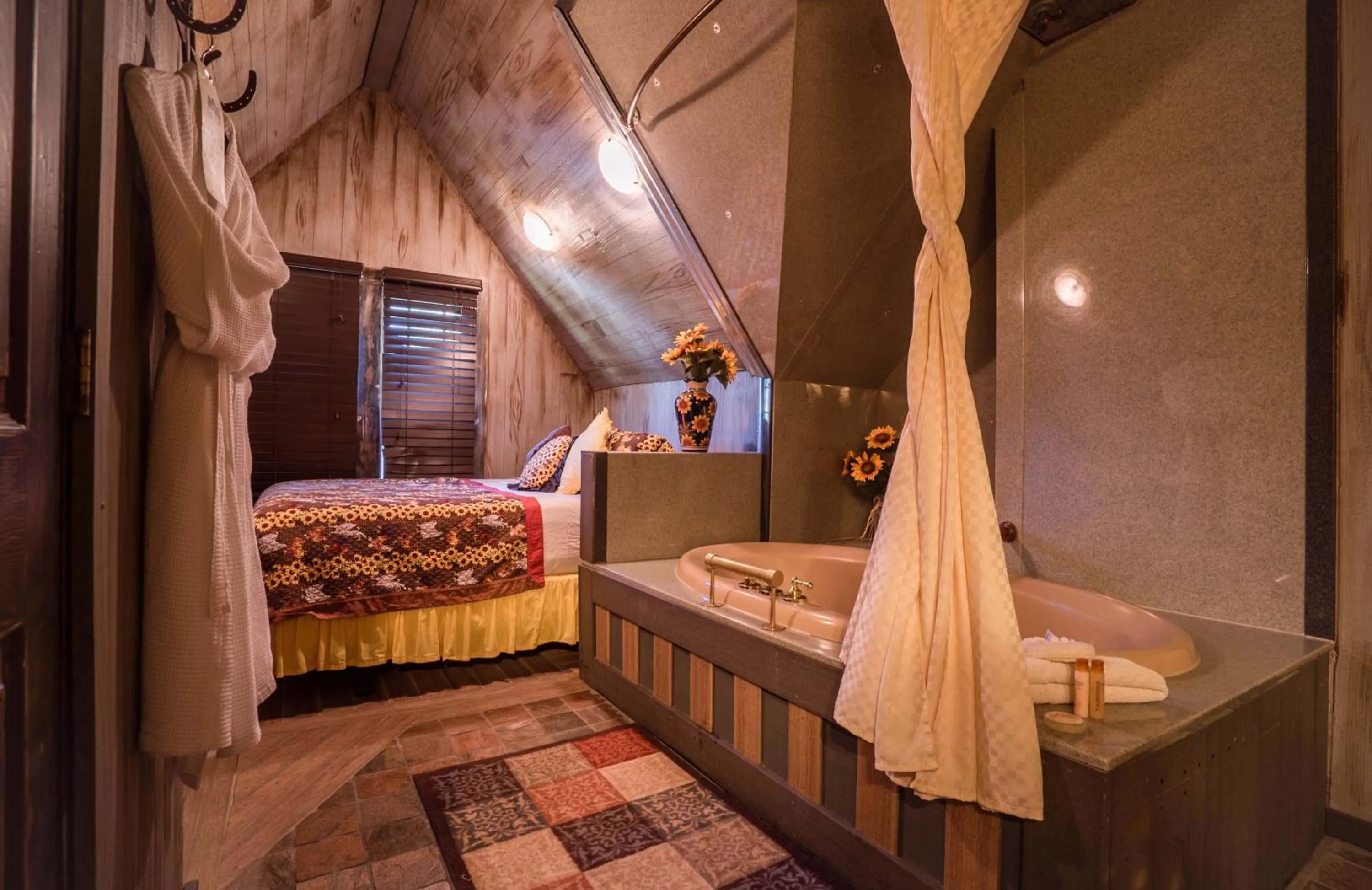 Bedroom, Bed in The Anniversary Inn - South Temple