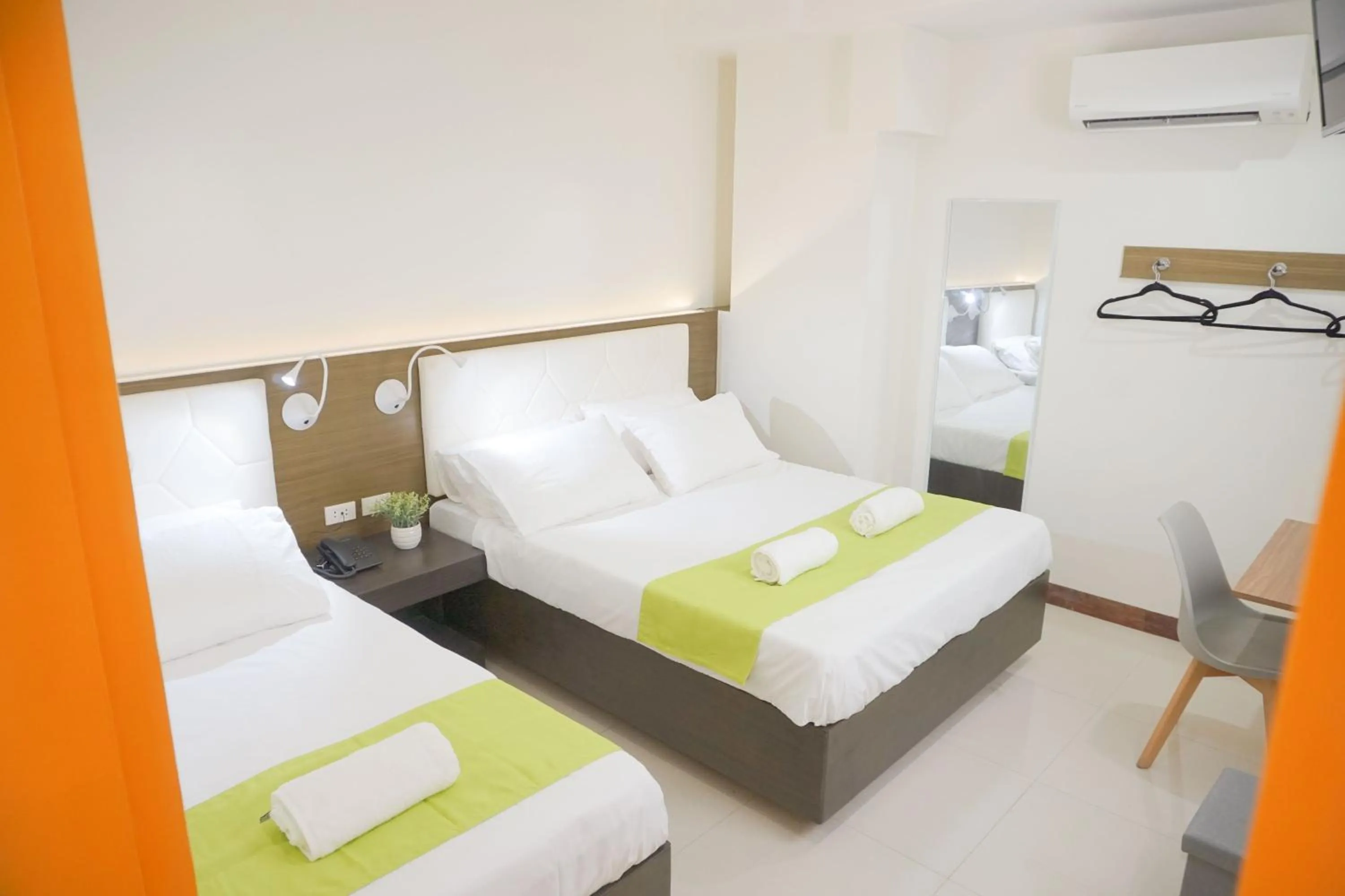 Bedroom, Bed in Benrose Hotel