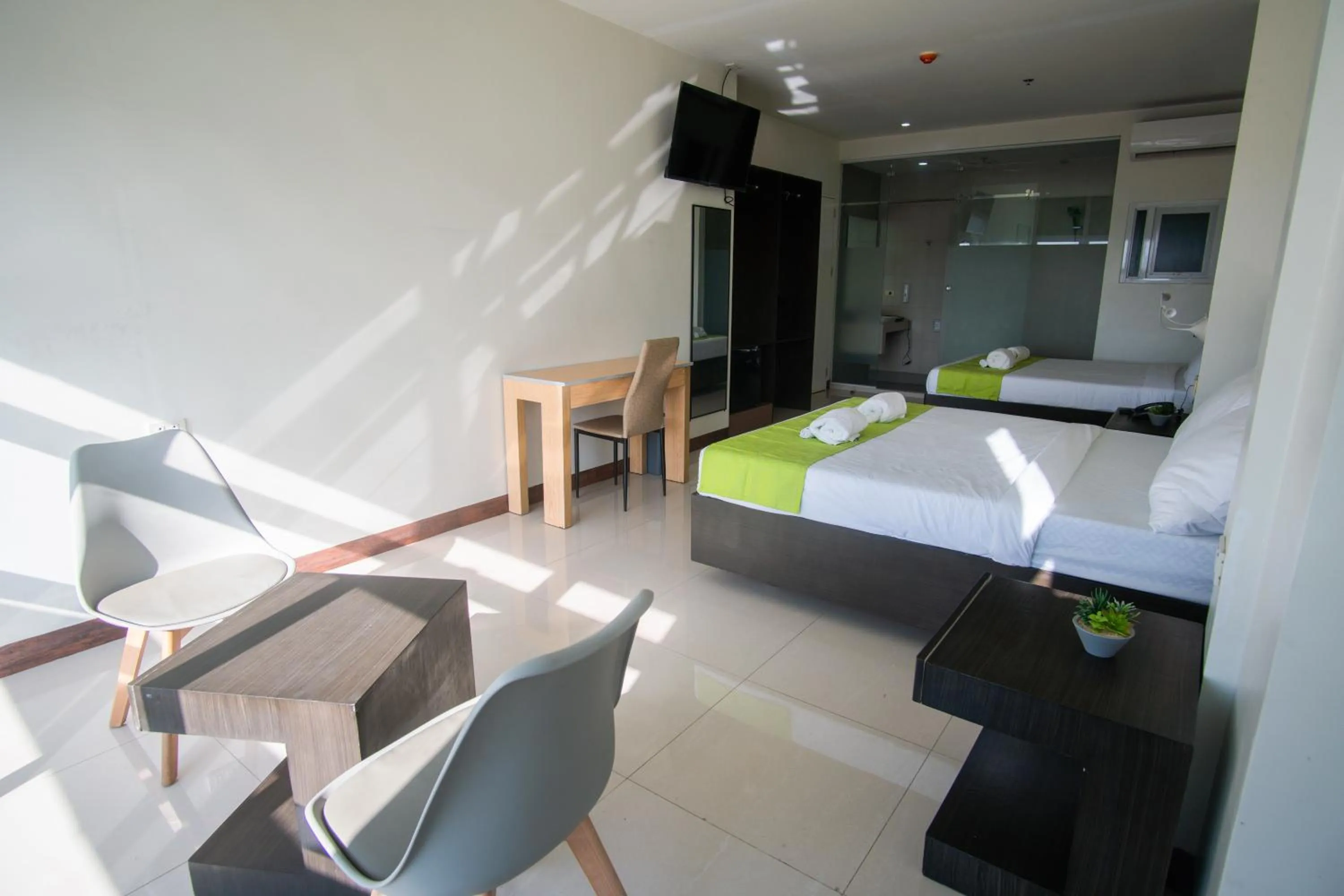 Bedroom, Bed in Benrose Hotel