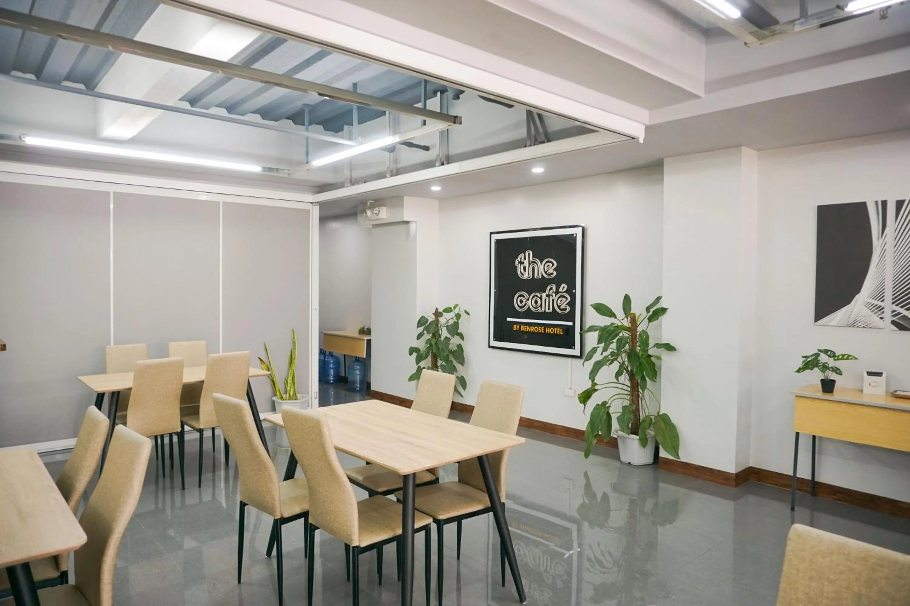 Coffee/tea facilities in Benrose Hotel