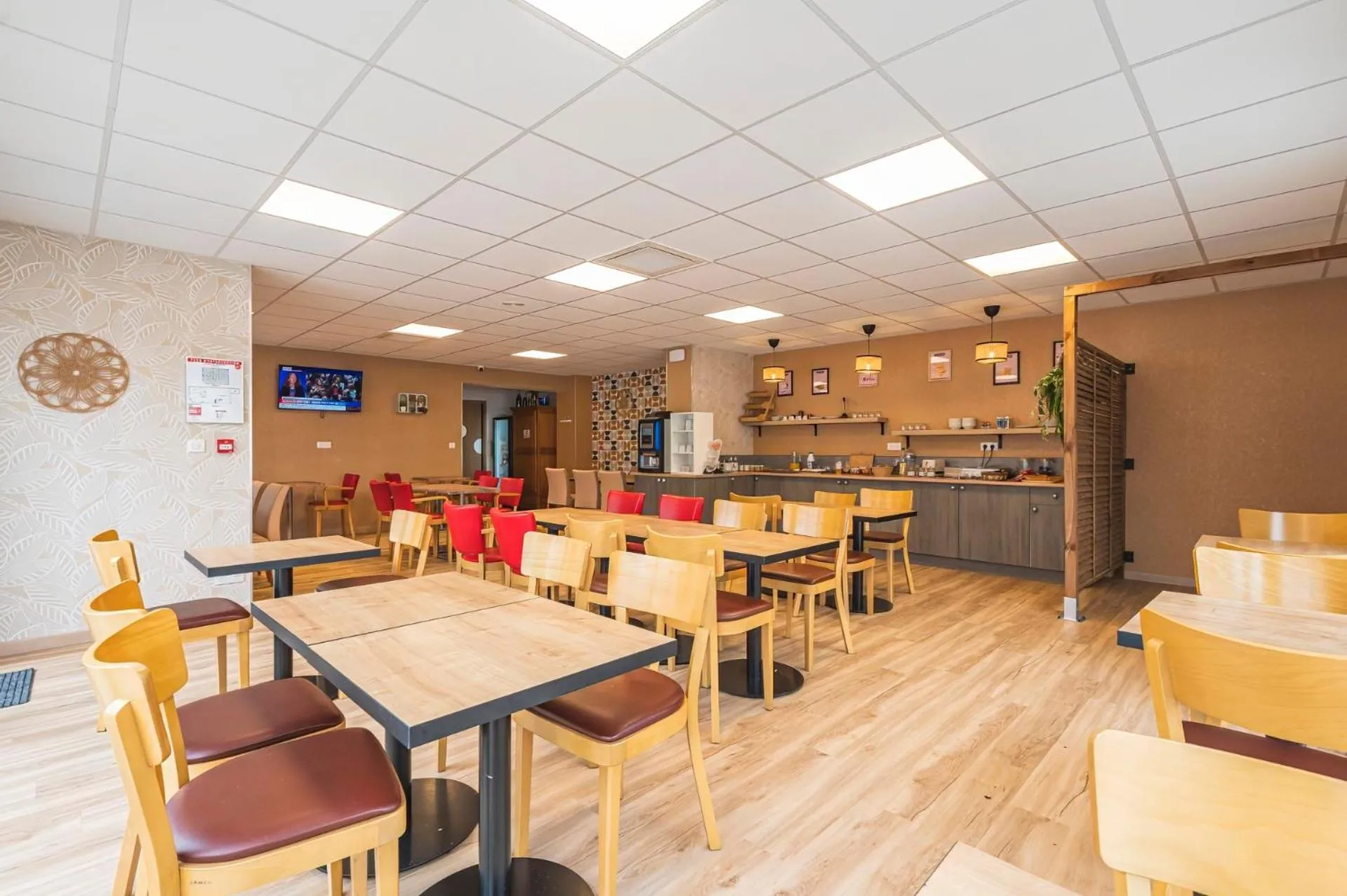 Restaurant/places to eat in Logis Hôtel Au Tambour